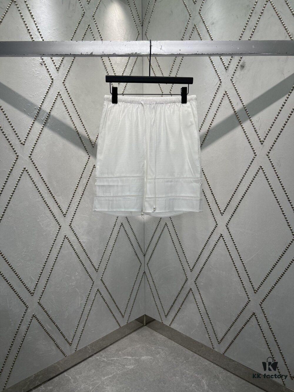 6931a1b2ccd8ab3d7af95bde Chanel 25SS New Arrival Bermuda Shorts in Silk and Cotton Jacquard Solid Color with Openwork and Drawstring Casual Design