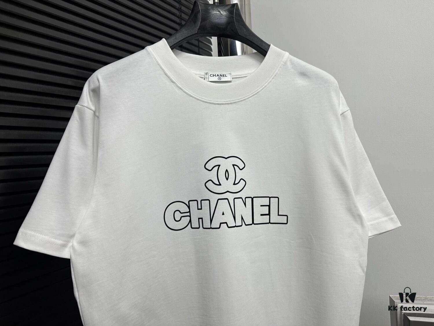 6931a1beccd8ab3d7af95cc4 ChaneL Style 25SS New Arrival Crew Neck T-Shirt
