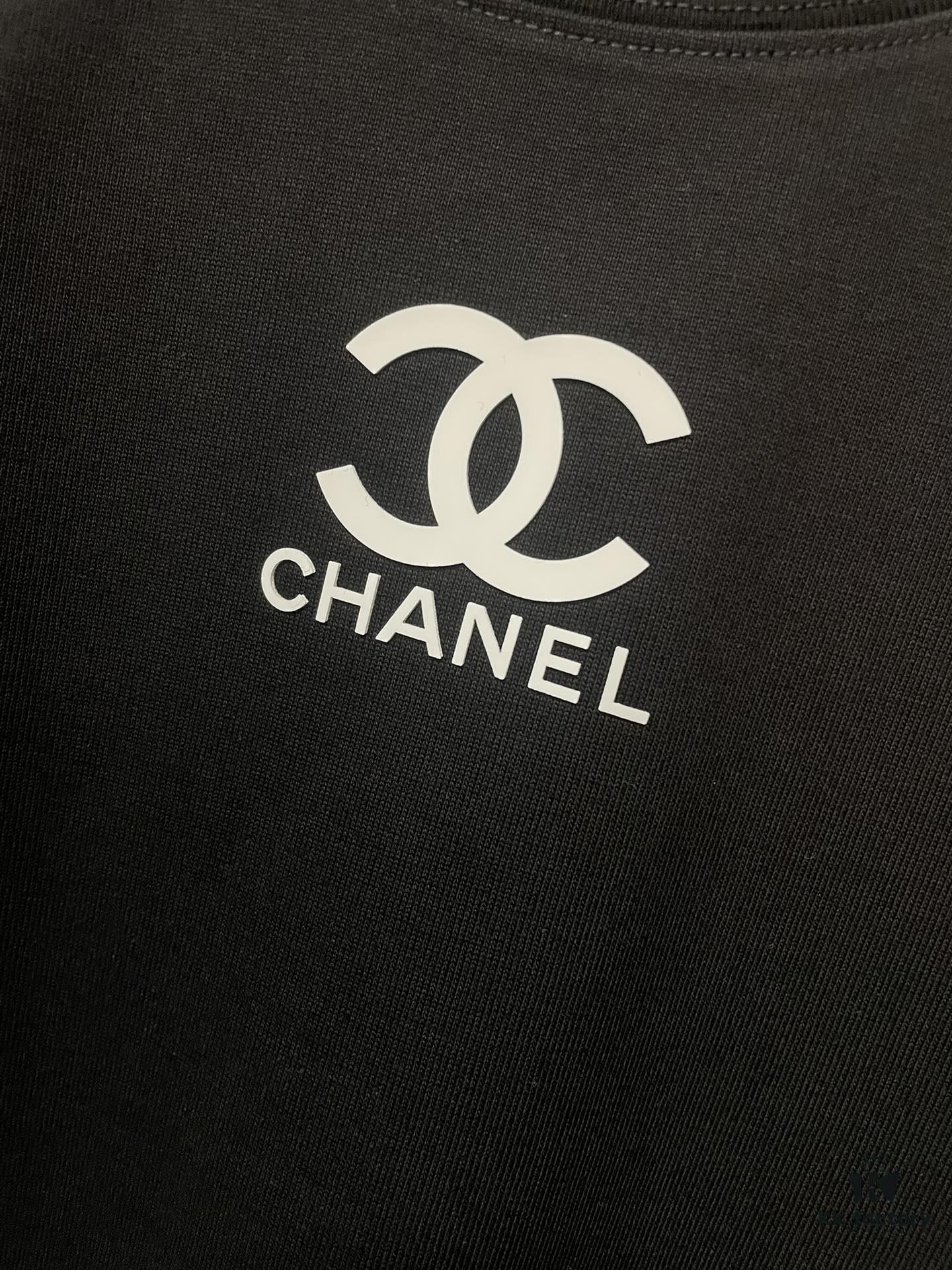 6931a1c2ccd8ab3d7af95d07 CHANEL Chanel 24SS Classic Logo Distressed Heavyweight Solid Short-Sleeve T-Shirt
