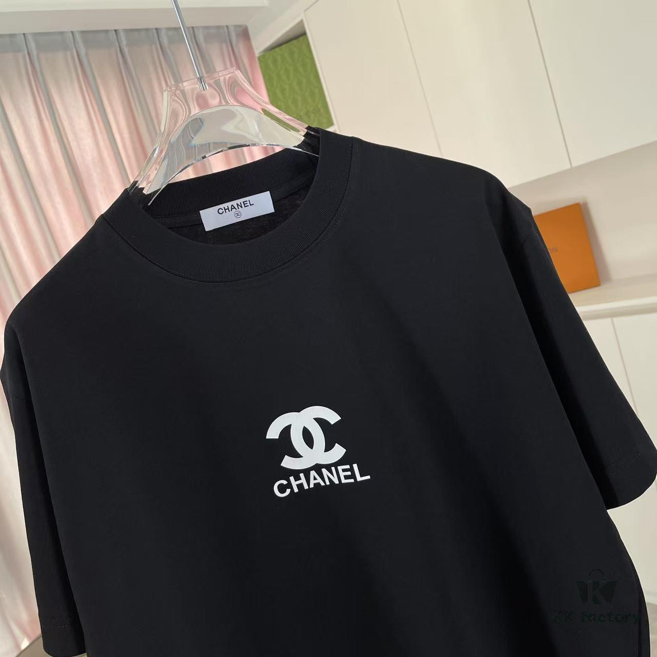 6931a1c5ccd8ab3d7af95d47 Chanel CHANEL 2025 Summer New Arrival Short Sleeve T-Shirt with 3D Silicone C Logo Print, Custom 300g Fabric, Unisex Design