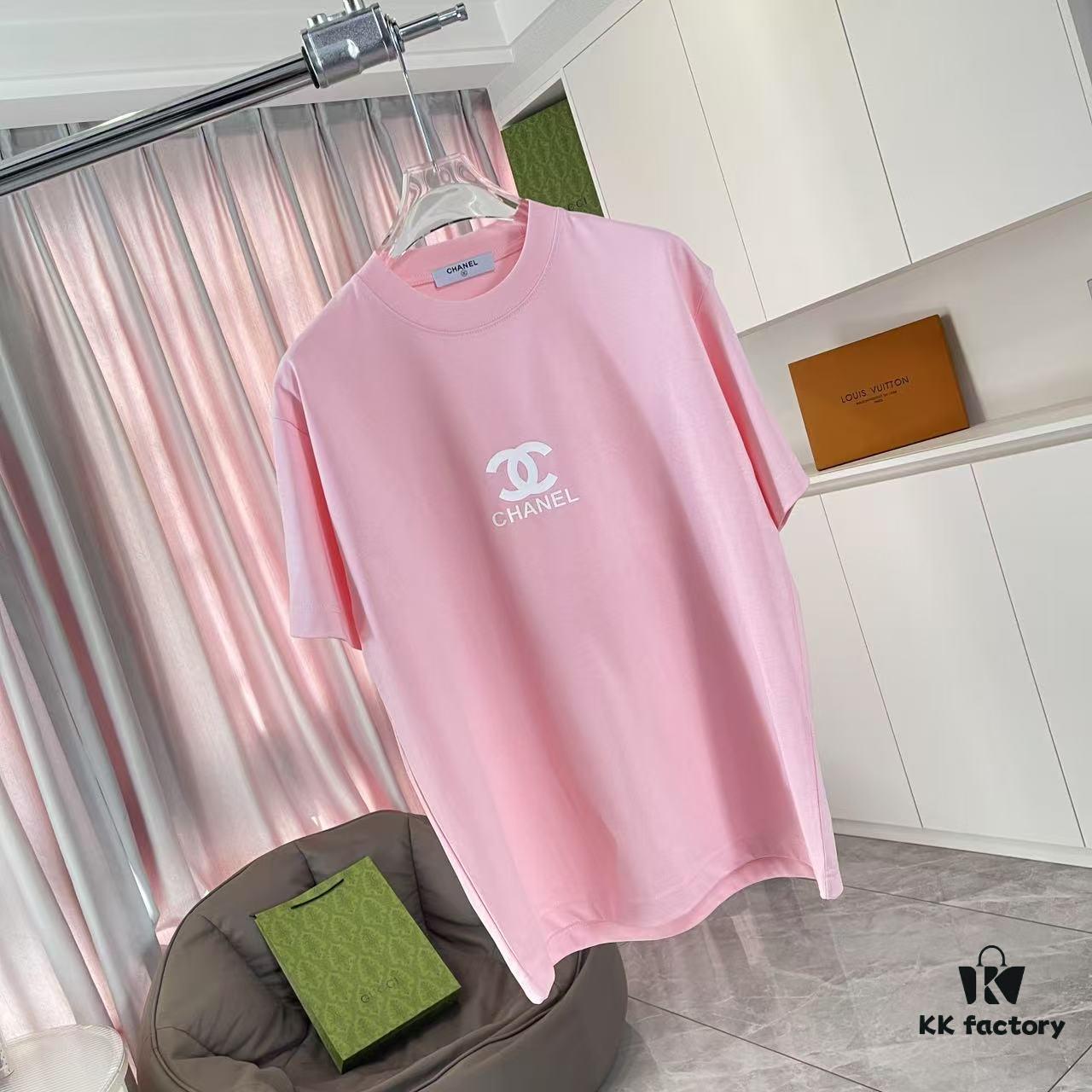6931a1c6ccd8ab3d7af95d56 Chanel CHANEL 2025 Summer New Arrival Short Sleeve T-Shirt with 3D Silicone C Logo Print, Custom 300g Fabric, Unisex Design