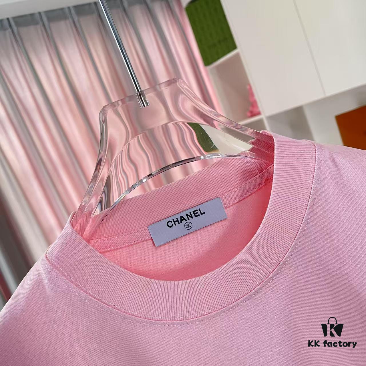 6931a1c6ccd8ab3d7af95d58 Chanel CHANEL 2025 Summer New Arrival Short Sleeve T-Shirt with 3D Silicone C Logo Print, Custom 300g Fabric, Unisex Design