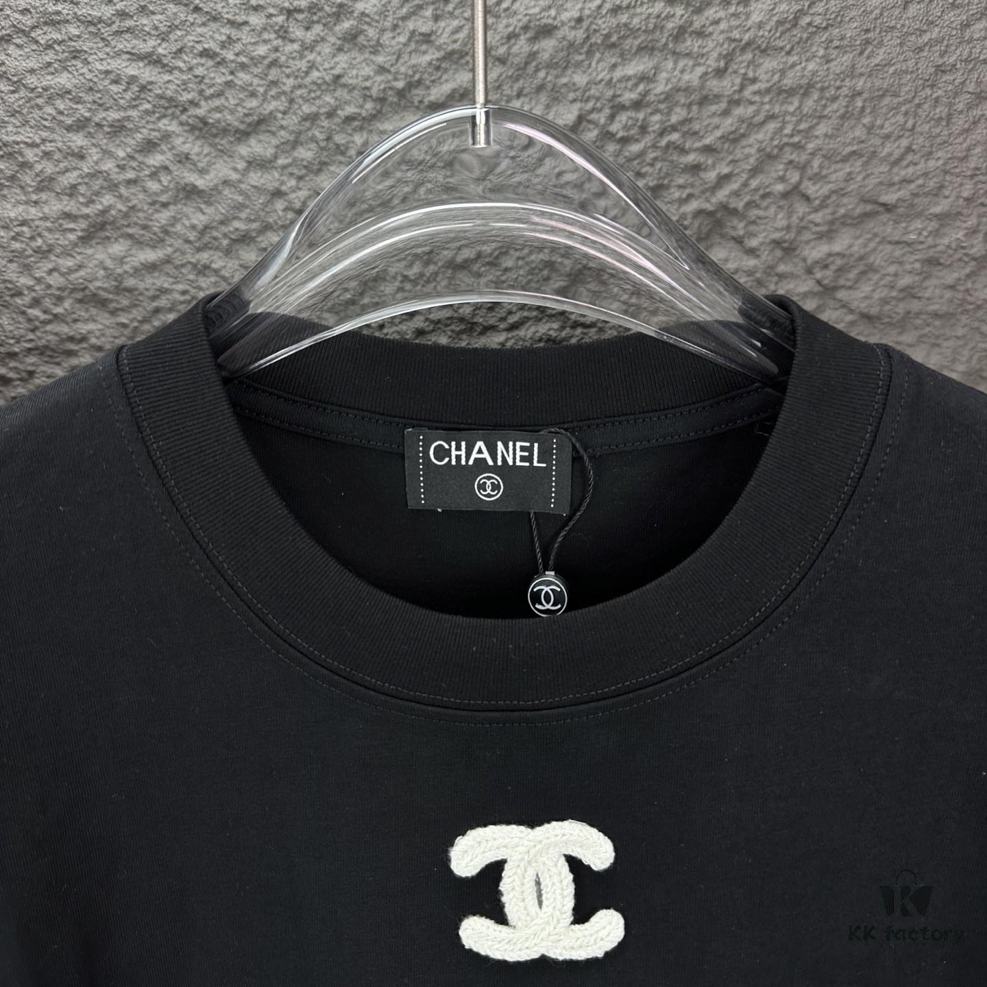 6931a1cfccd8ab3d7af95e06 Chanel 2025 New Arrival Patch Embroidery Logo Couple T-Shirt