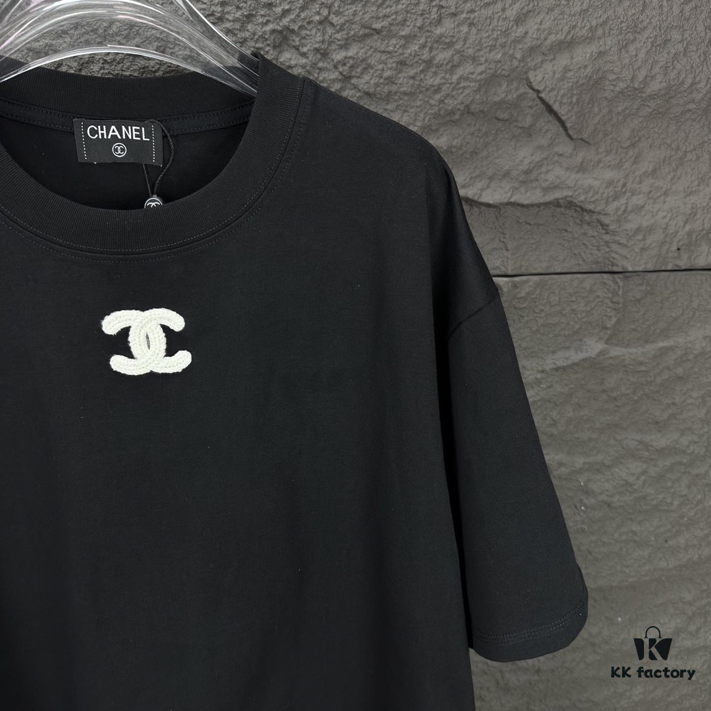 6931a1cfccd8ab3d7af95e07 Chanel 2025 New Arrival Patch Embroidery Logo Couple T-Shirt