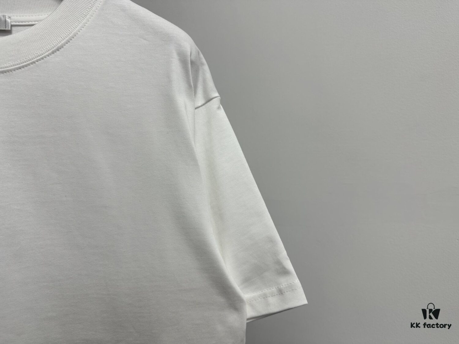 6931a1cfccd8ab3d7af95e0e CHANEL 25SS Logo Unisex Short Sleeve T-Shirt