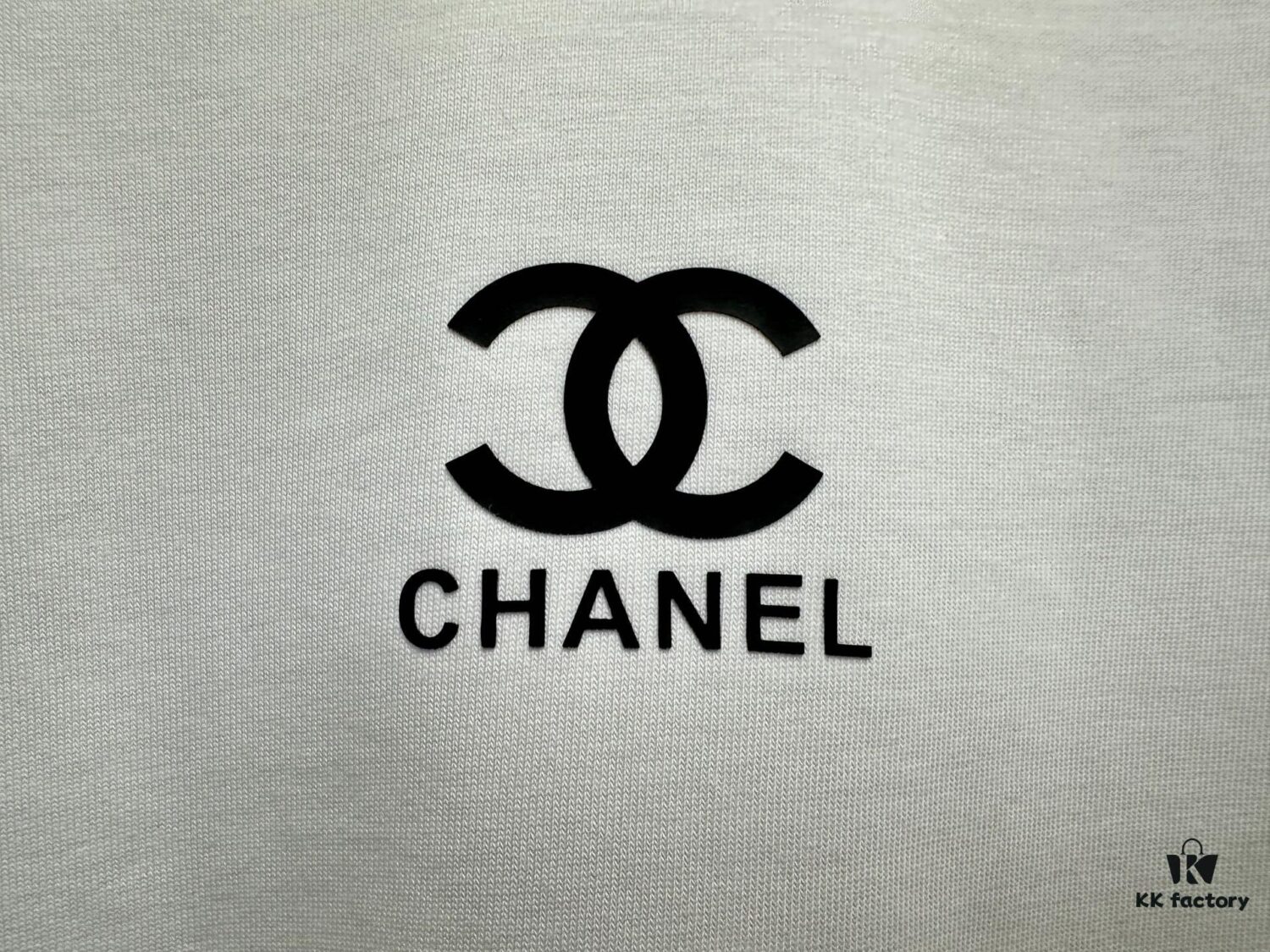 6931a1cfccd8ab3d7af95e10 CHANEL 25SS Logo Unisex Short Sleeve T-Shirt