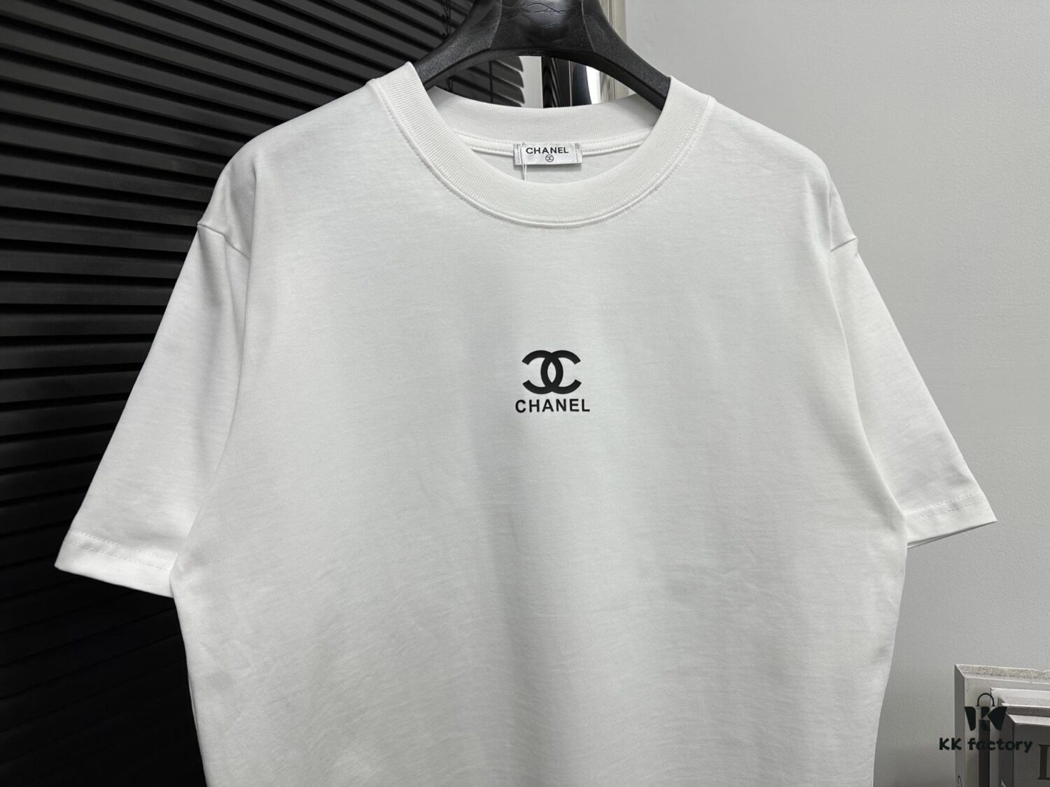 6931a1cfccd8ab3d7af95e11 CHANEL 25SS Logo Unisex Short Sleeve T-Shirt