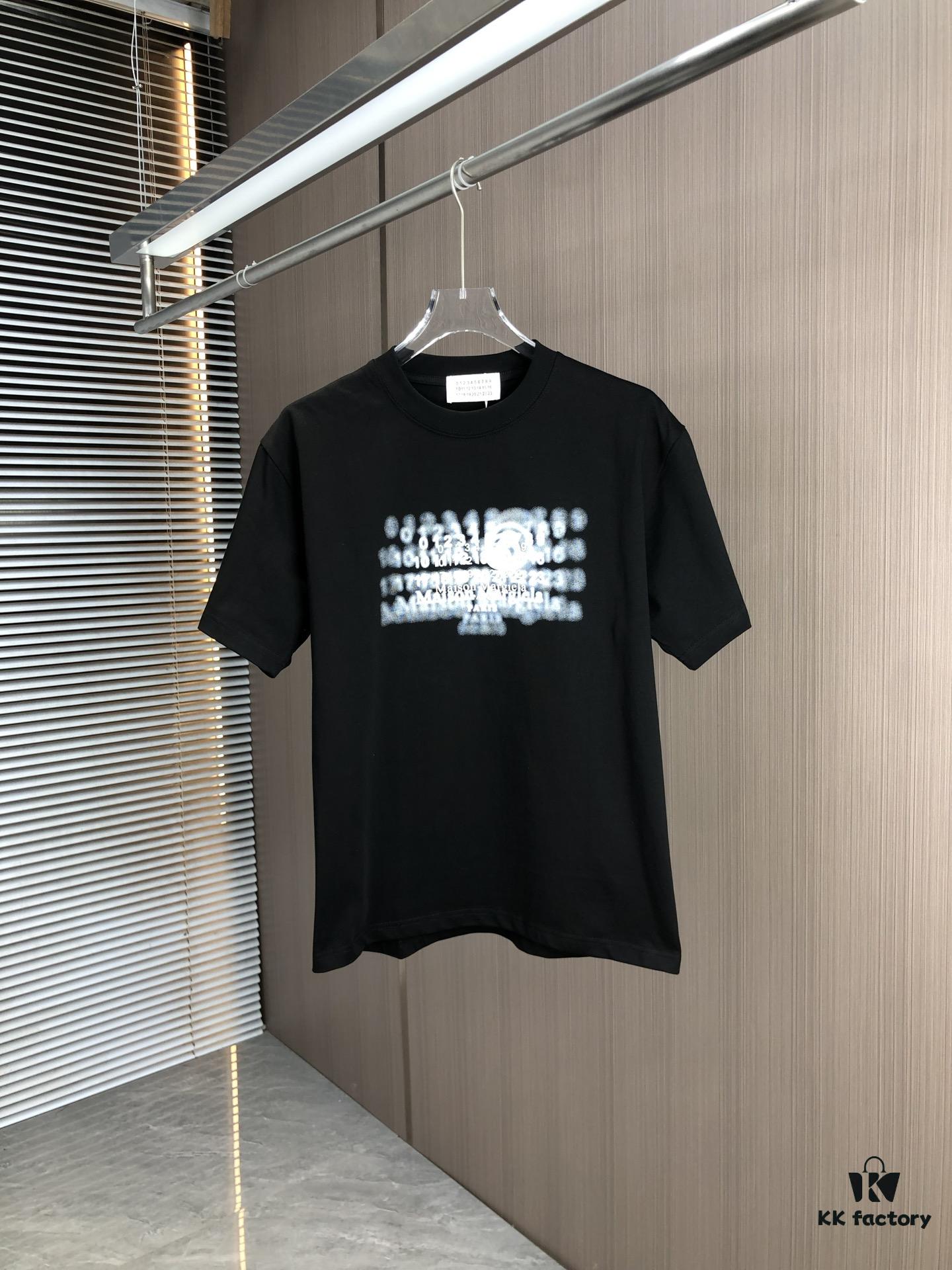 6931a1d0ccd8ab3d7af95e20 MM6 Maison Margiela 2025 Spring/Summer New Arrival Round Neck Short Sleeve T-Shirt with Dot Print and Debossed Lettering Craftsmanship, Made from 320g Double-Yarn Combed Cotton Fabric, Slightly Loose Fit, Soft and Substantial Fabric Texture, Unisex Design