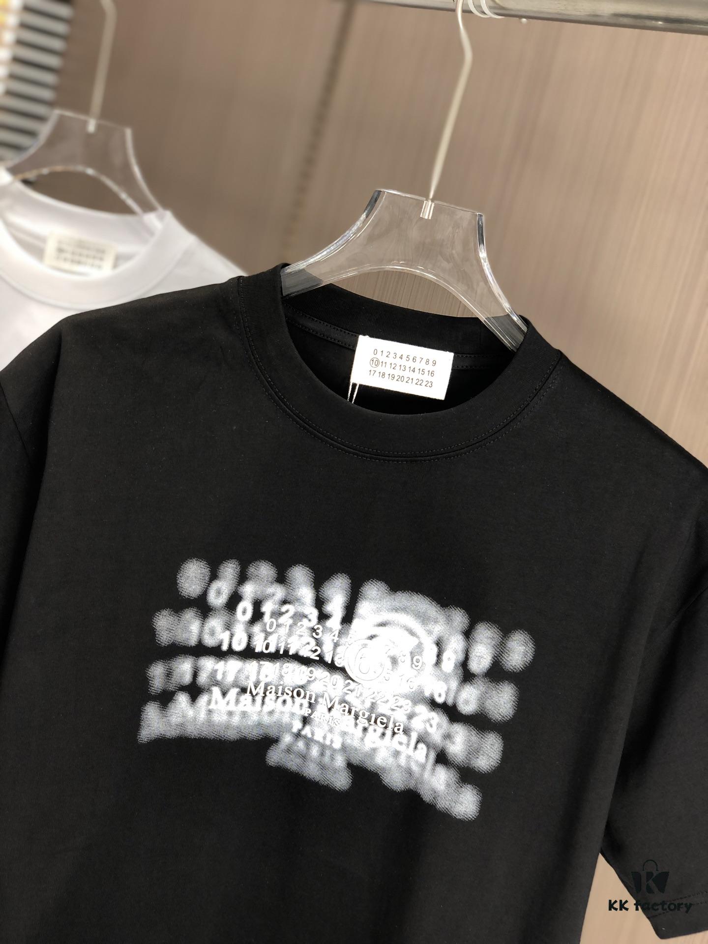 6931a1d0ccd8ab3d7af95e21 MM6 Maison Margiela 2025 Spring/Summer New Arrival Round Neck Short Sleeve T-Shirt with Dot Print and Debossed Lettering Craftsmanship, Made from 320g Double-Yarn Combed Cotton Fabric, Slightly Loose Fit, Soft and Substantial Fabric Texture, Unisex Design