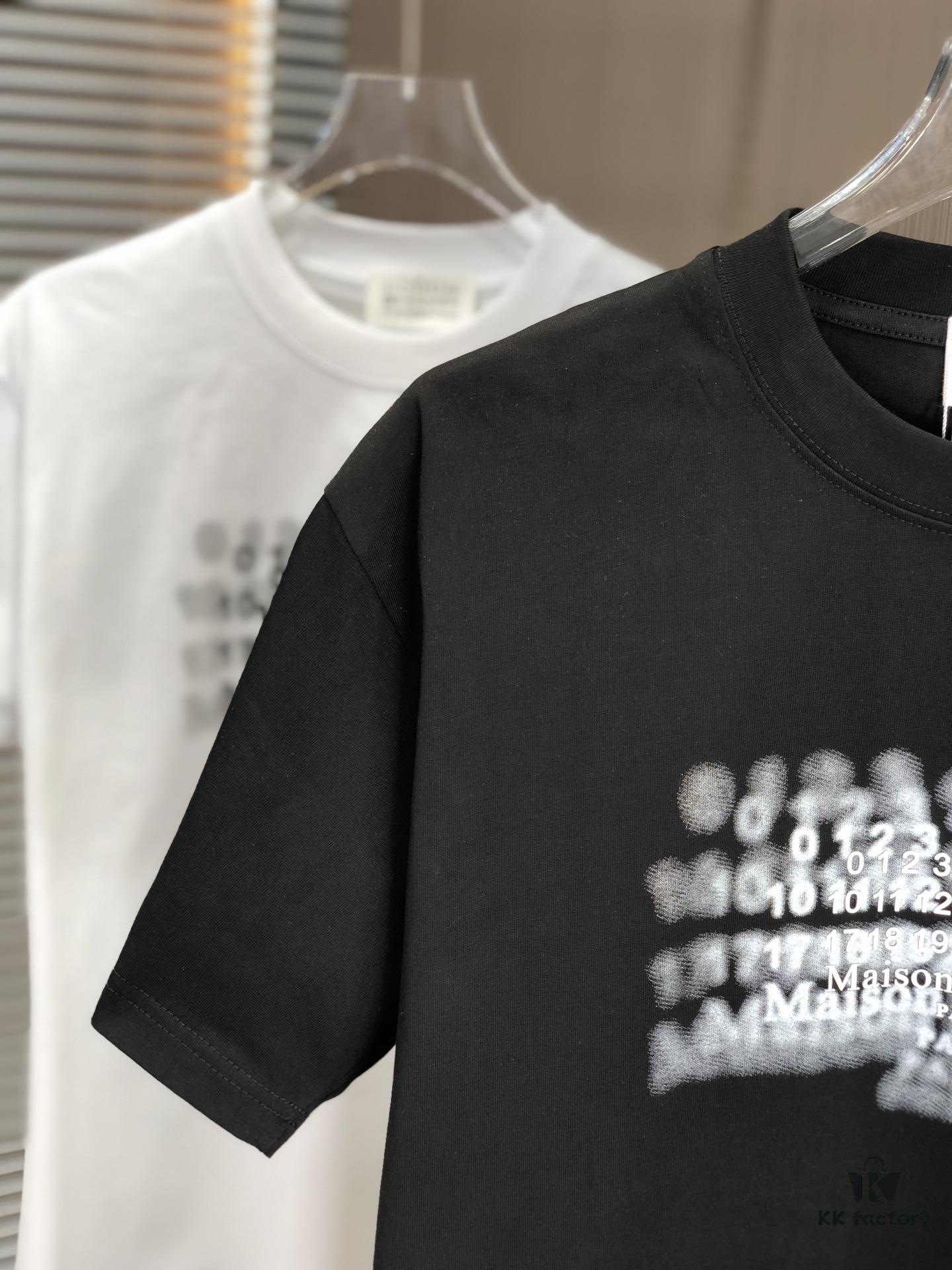 6931a1d0ccd8ab3d7af95e22 MM6 Maison Margiela 2025 Spring/Summer New Arrival Round Neck Short Sleeve T-Shirt with Dot Print and Debossed Lettering Craftsmanship, Made from 320g Double-Yarn Combed Cotton Fabric, Slightly Loose Fit, Soft and Substantial Fabric Texture, Unisex Design