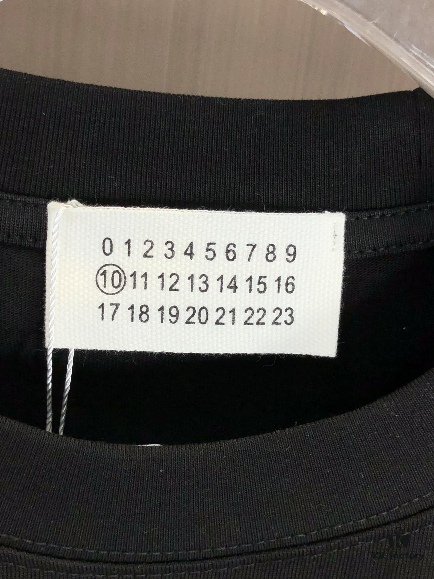 6931a1d0ccd8ab3d7af95e24 MM6 Maison Margiela 2025 Spring/Summer New Arrival Round Neck Short Sleeve T-Shirt with Dot Print and Debossed Lettering Craftsmanship, Made from 320g Double-Yarn Combed Cotton Fabric, Slightly Loose Fit, Soft and Substantial Fabric Texture, Unisex Design