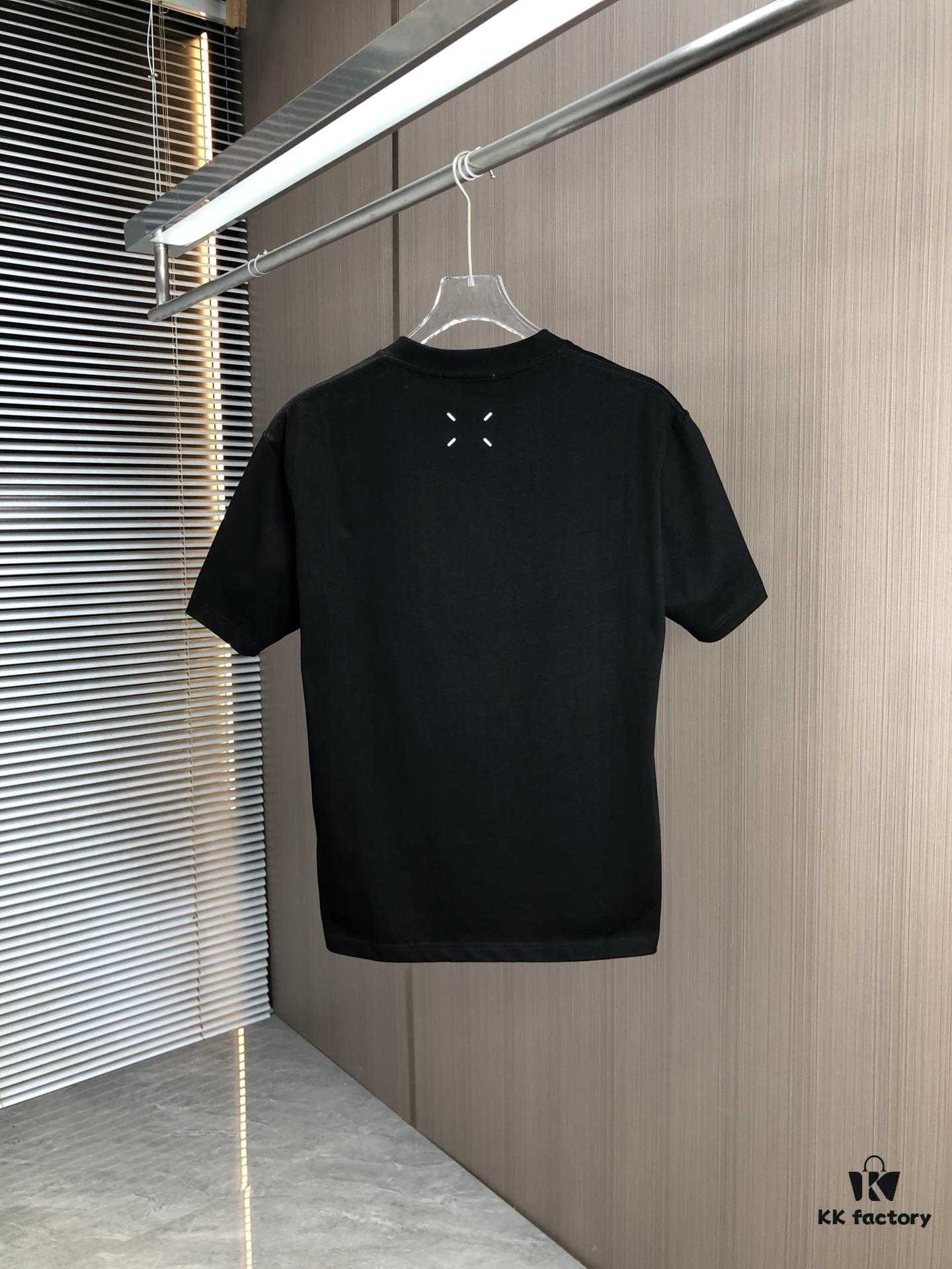 6931a1d1ccd8ab3d7af95e27 MM6 Maison Margiela 2025 Spring/Summer New Arrival Round Neck Short Sleeve T-Shirt with Dot Print and Debossed Lettering Craftsmanship, Made from 320g Double-Yarn Combed Cotton Fabric, Slightly Loose Fit, Soft and Substantial Fabric Texture, Unisex Design