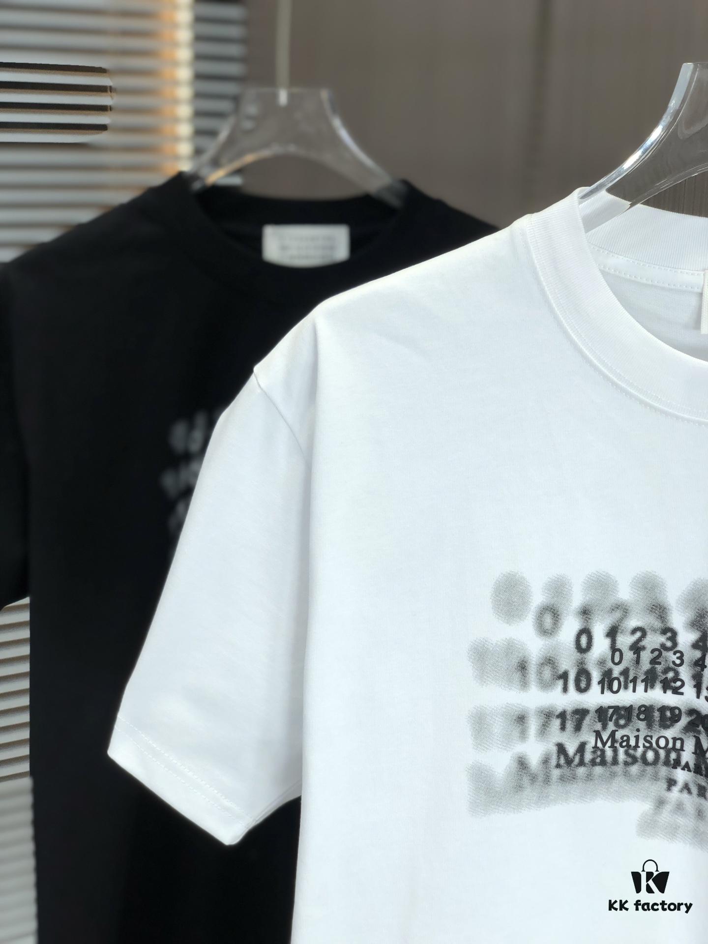 6931a1d1ccd8ab3d7af95e2b MM6 Maison Margiela 2025 Spring/Summer New Arrival Round Neck Short Sleeve T-Shirt with Dot Print and Debossed Lettering Craftsmanship, Premium 320g Double-Yarn Combed Cotton Fabric, Slightly Loose Unisex Fit