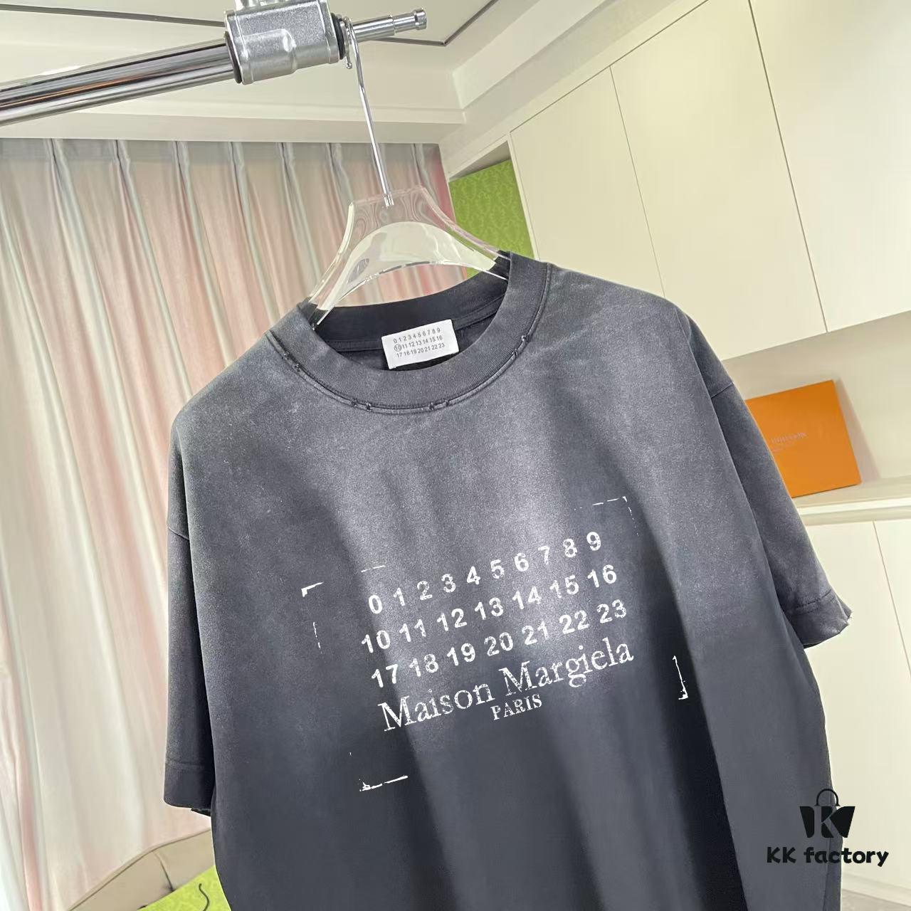 6931a1d3ccd8ab3d7af95e54 MM6 Maison Margiela 2025 Summer New Arrival Distressed Gradient Worn-Out Personalized Logo Print Custom Fabric 320g Short Sleeve T-Shirt Unisex