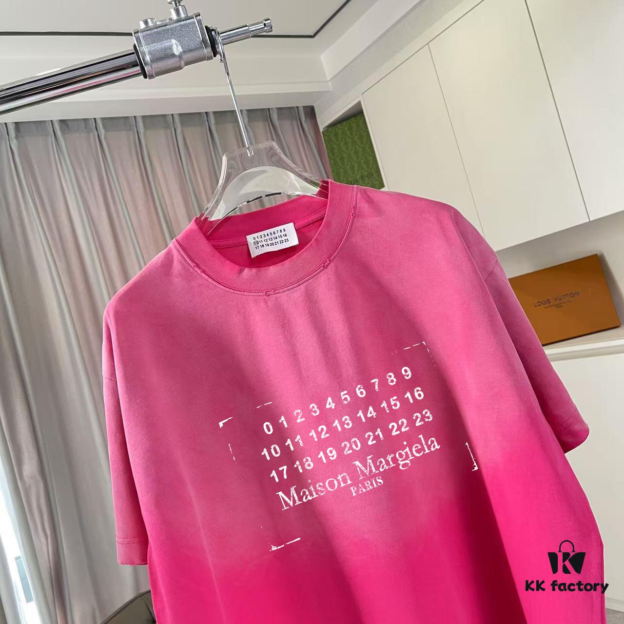6931a1d3ccd8ab3d7af95e57 MM6 Maison Margiela 2025 Summer New Arrival Distressed Gradient Worn-Out Short Sleeve T-Shirt with Signature Logo Print, Custom 320g Fabric Unisex Design