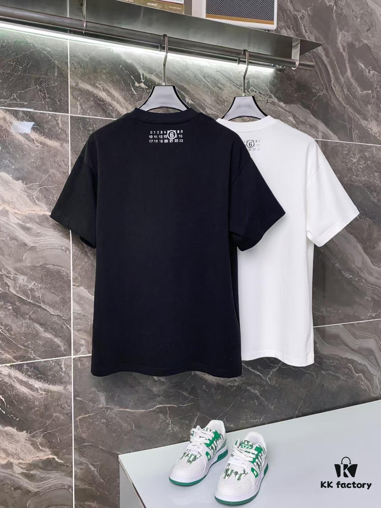 6931a1dbccd8ab3d7af95e9d 25ss Maison Margiela Hand-painted Logo T-Shirt, Inspired by 80s Retro Aesthetic, Premium 310g Dyed Fabric, Short Sleeve Unisex Tee
