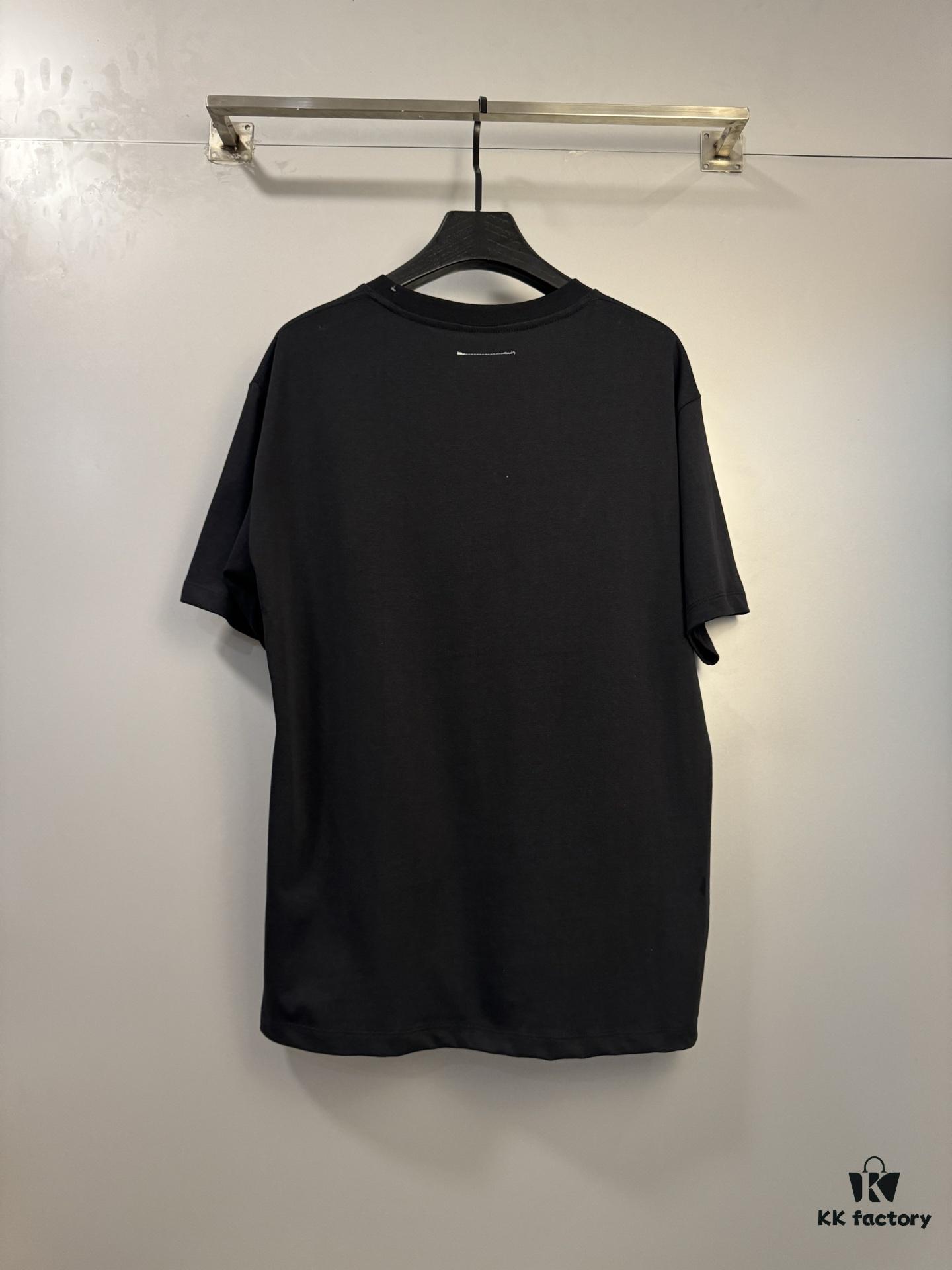 6931a1e6ccd8ab3d7af95f7b High Version Maison Margiela 2025 Year of the Snake Limited Edition Numeric Calendar Short Sleeve T-Shirt