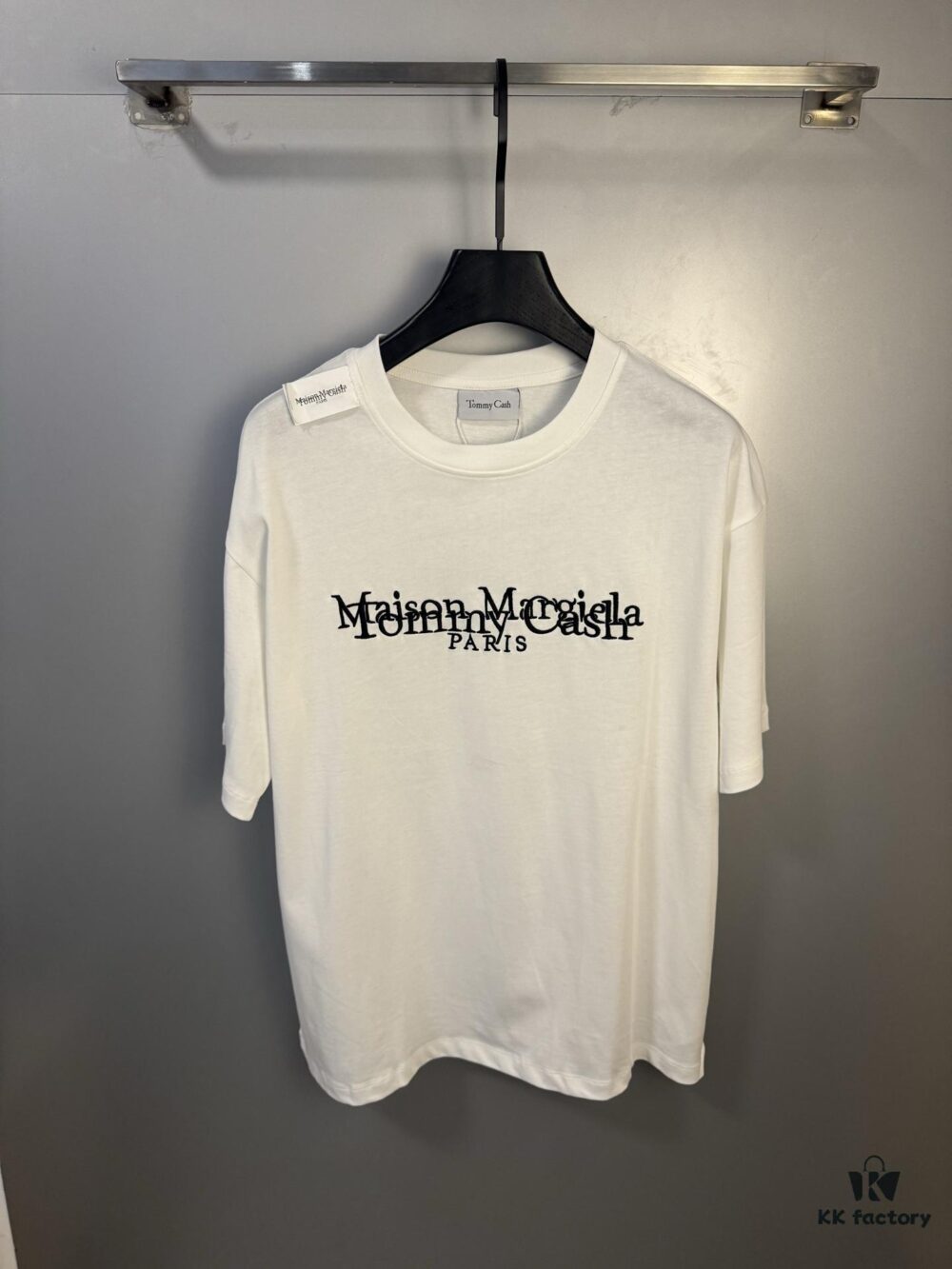 6931a1e8ccd8ab3d7af95fa5 High-End Maison Margiela x Tommy Cash Embroidered Logo Short Sleeve T-Shirt