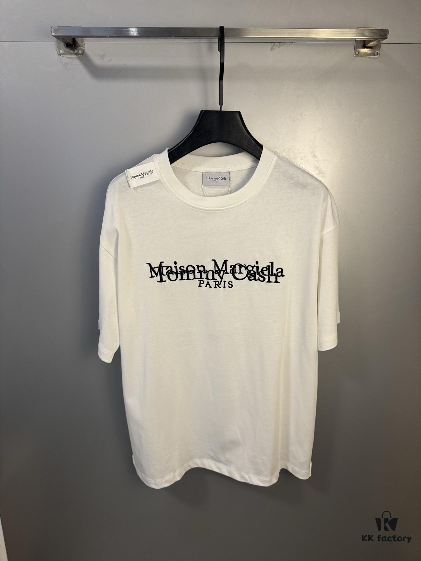 6931a1e8ccd8ab3d7af95fa5 High-End Maison Margiela x Tommy Cash Embroidered Logo Short Sleeve T-Shirt