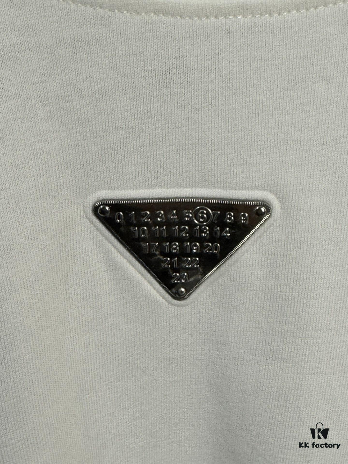 6931a1ebccd8ab3d7af95fdf High-End Maison Margiela 2024 Triangle Logo Numeric Graphic T-Shirt