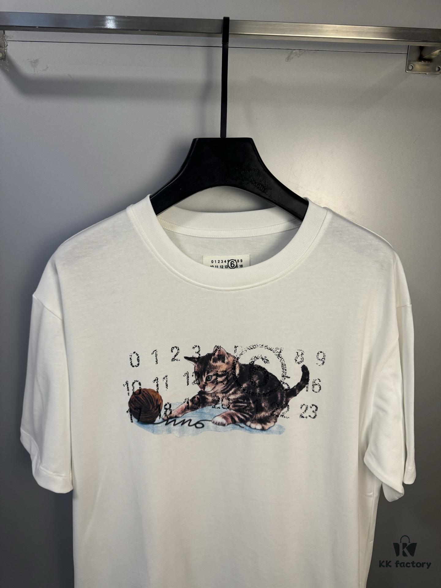 6931a1ecccd8ab3d7af95fe8 High-End Version Maison Margiela 2024 Cat Playing Ball Numeric Short Sleeve T-Shirt