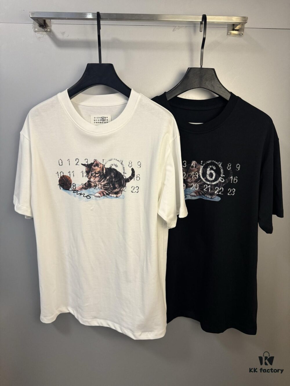 6931a1edccd8ab3d7af95ff5 High-End Version Maison Margiela 2024 Cat Playing Ball Numeric Short Sleeve T-Shirt