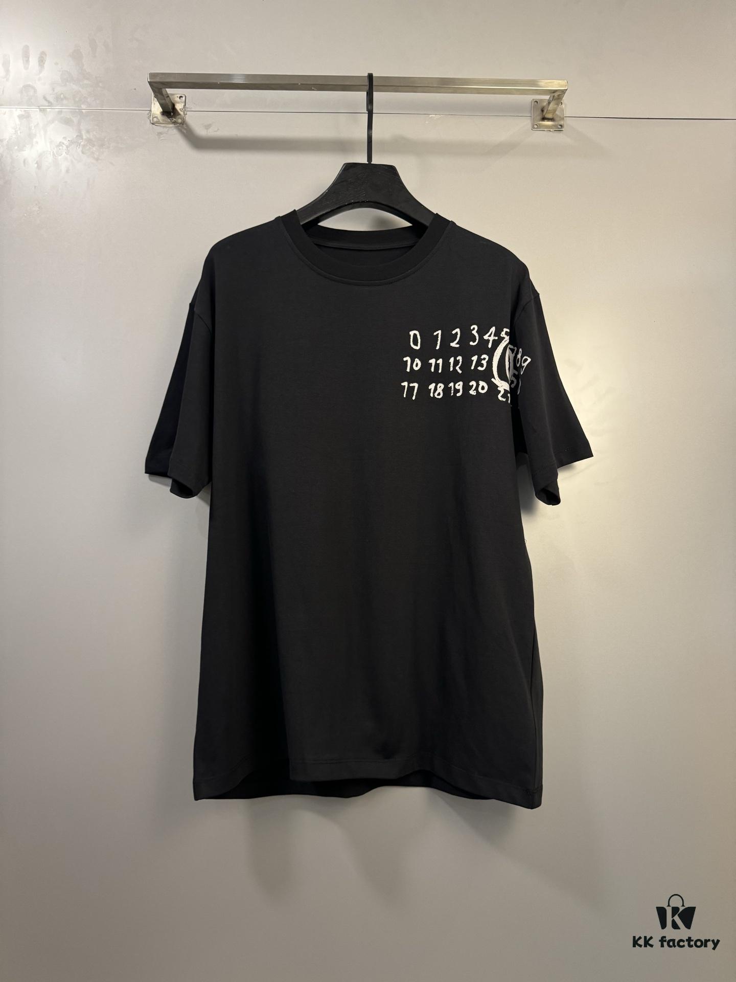 6931a1edccd8ab3d7af95ff7 High-End Maison Margiela 24FW Cursive Letter Patchwork Short Sleeve T-Shirt