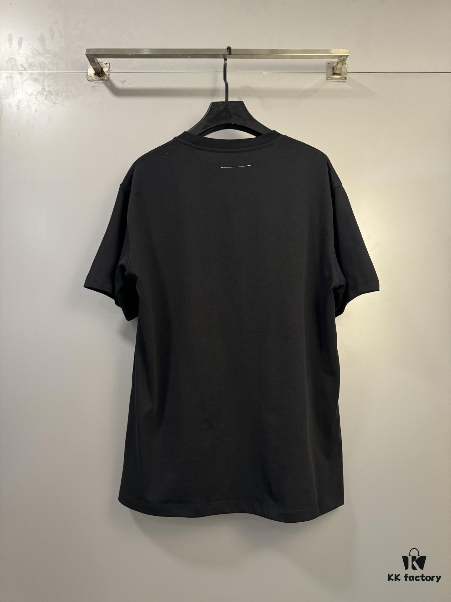 6931a1edccd8ab3d7af95ff8 High-End Maison Margiela 24FW Cursive Letter Patchwork Short Sleeve T-Shirt