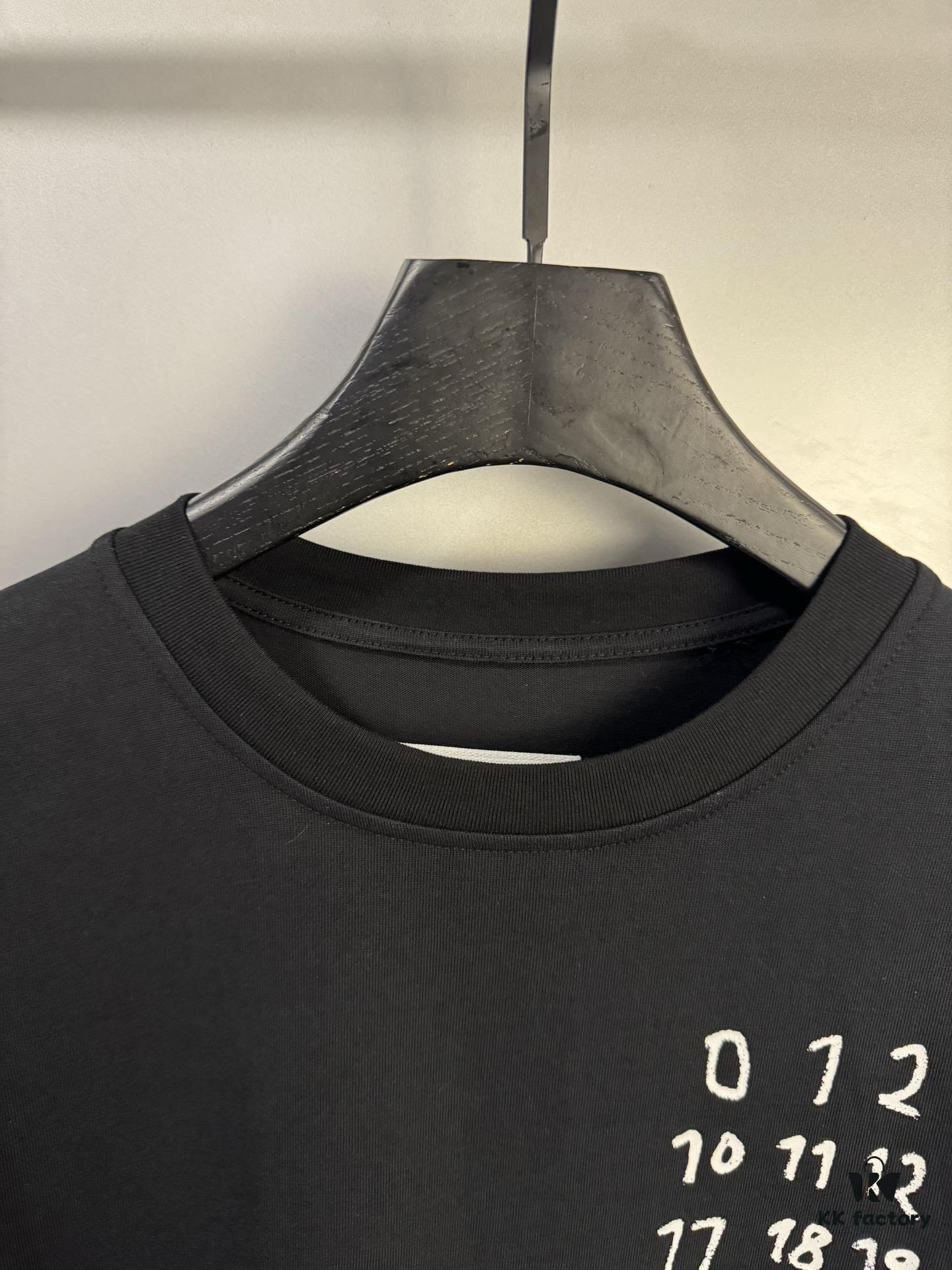 6931a1edccd8ab3d7af95ffa High-End Maison Margiela 24FW Cursive Letter Patchwork Short Sleeve T-Shirt