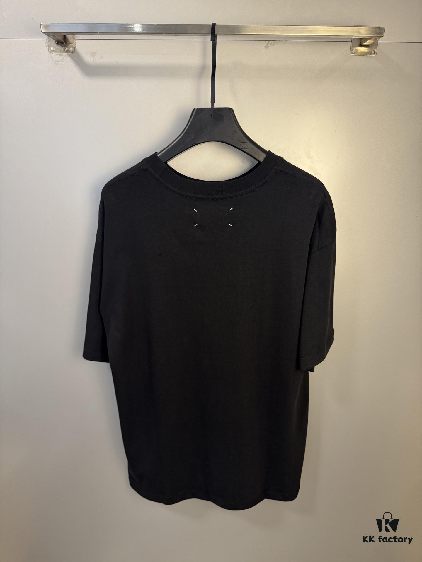 6931a1eeccd8ab3d7af9600e High-End Maison Margiela 2024 Inverted Logo Embroidered Short Sleeve T-Shirt