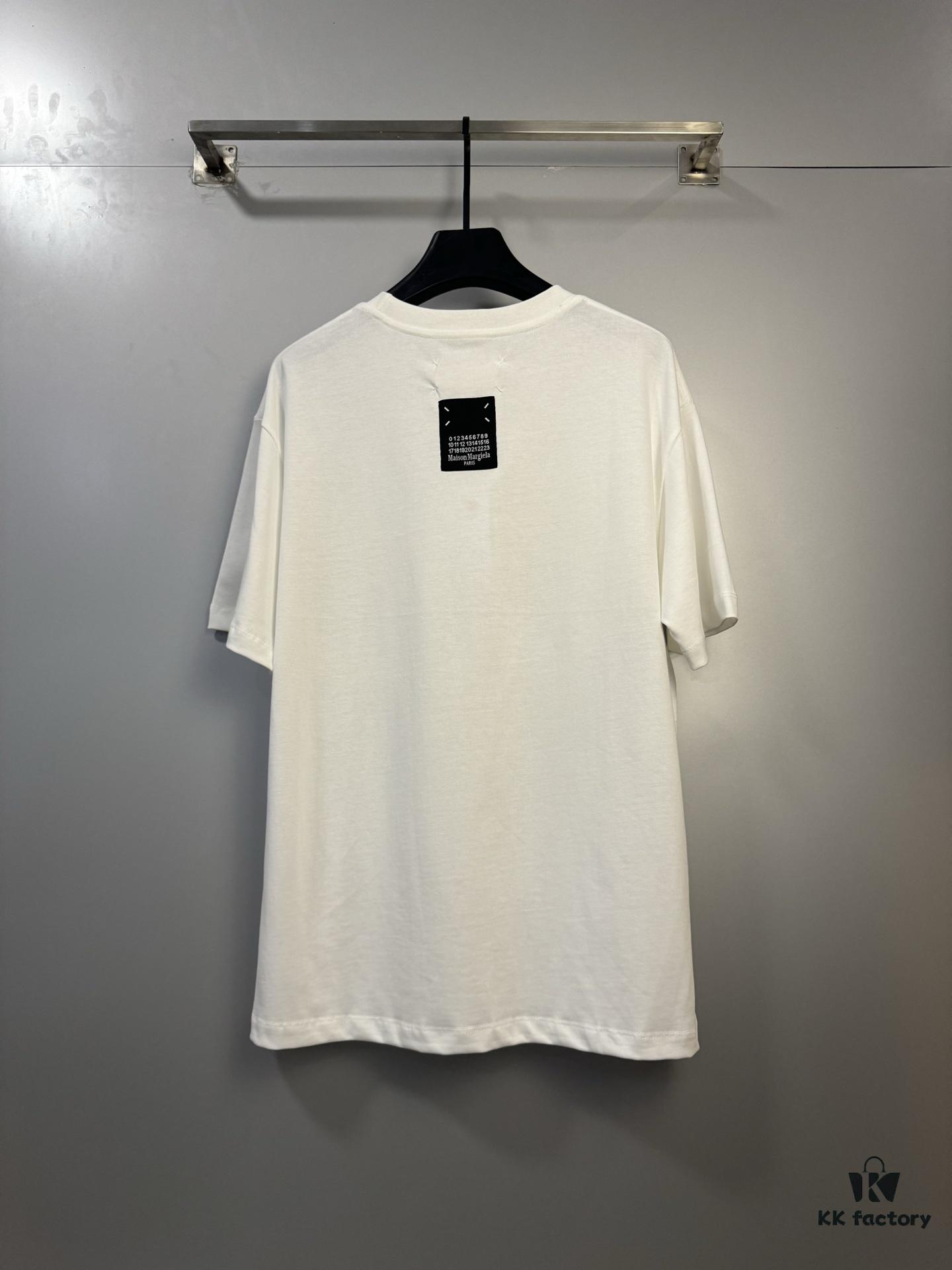6931a1f1ccd8ab3d7af9604d High-End Version Maison Margiela 2024 Irregular Tape Number Calendar Short Sleeve T-Shirt