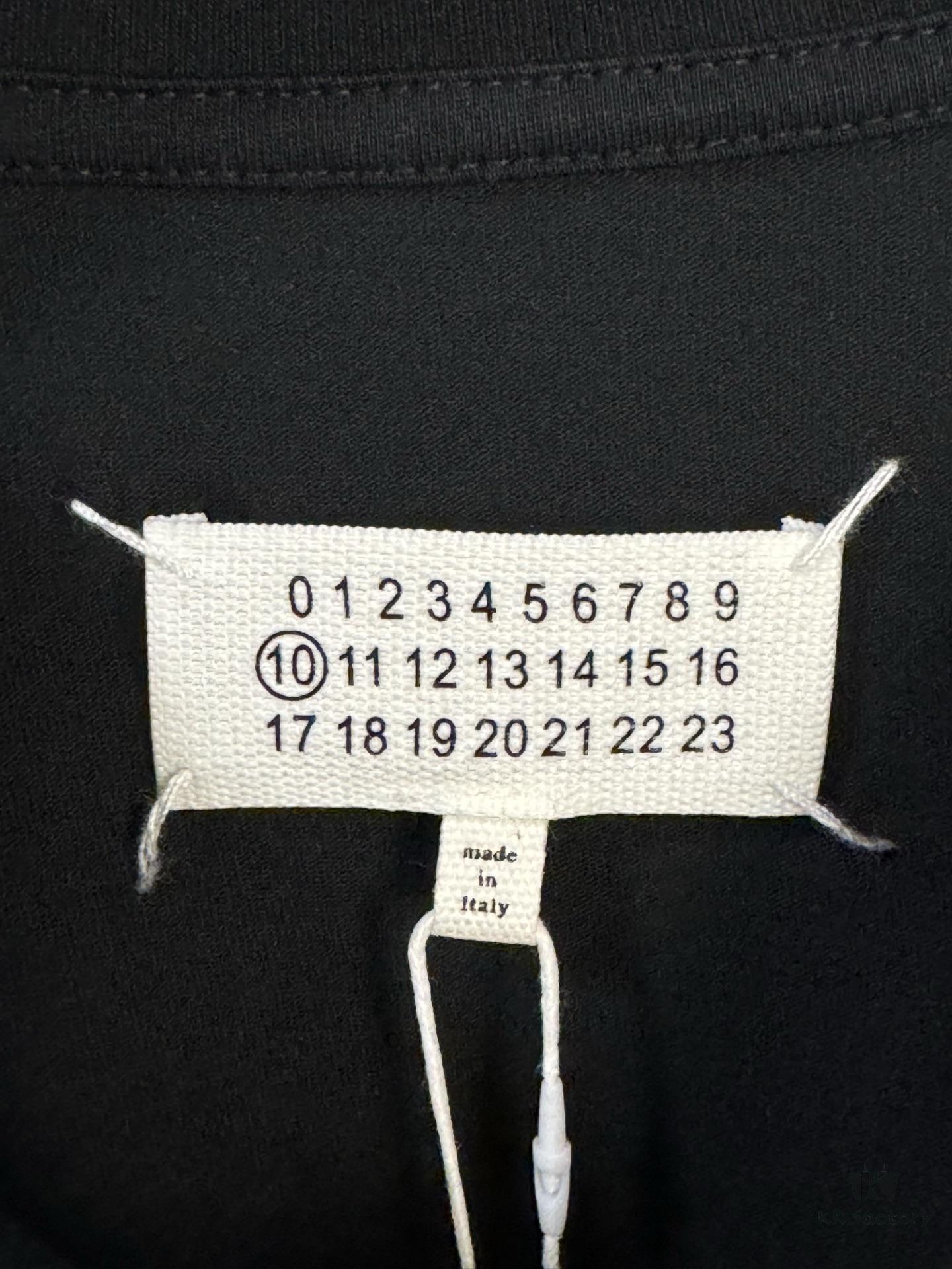 6931a1f3ccd8ab3d7af9606f High-End Maison Margiela 2024 Irregular Patchwork Letter Short-Sleeve T-Shirt