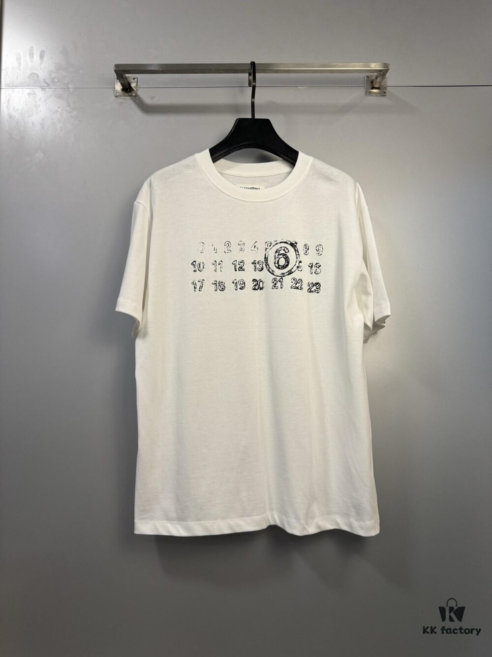 6931a1f4ccd8ab3d7af96072 High-End Maison Margiela Embroidered Chest and Back Calendar Loop 6 Short Sleeve T-Shirt