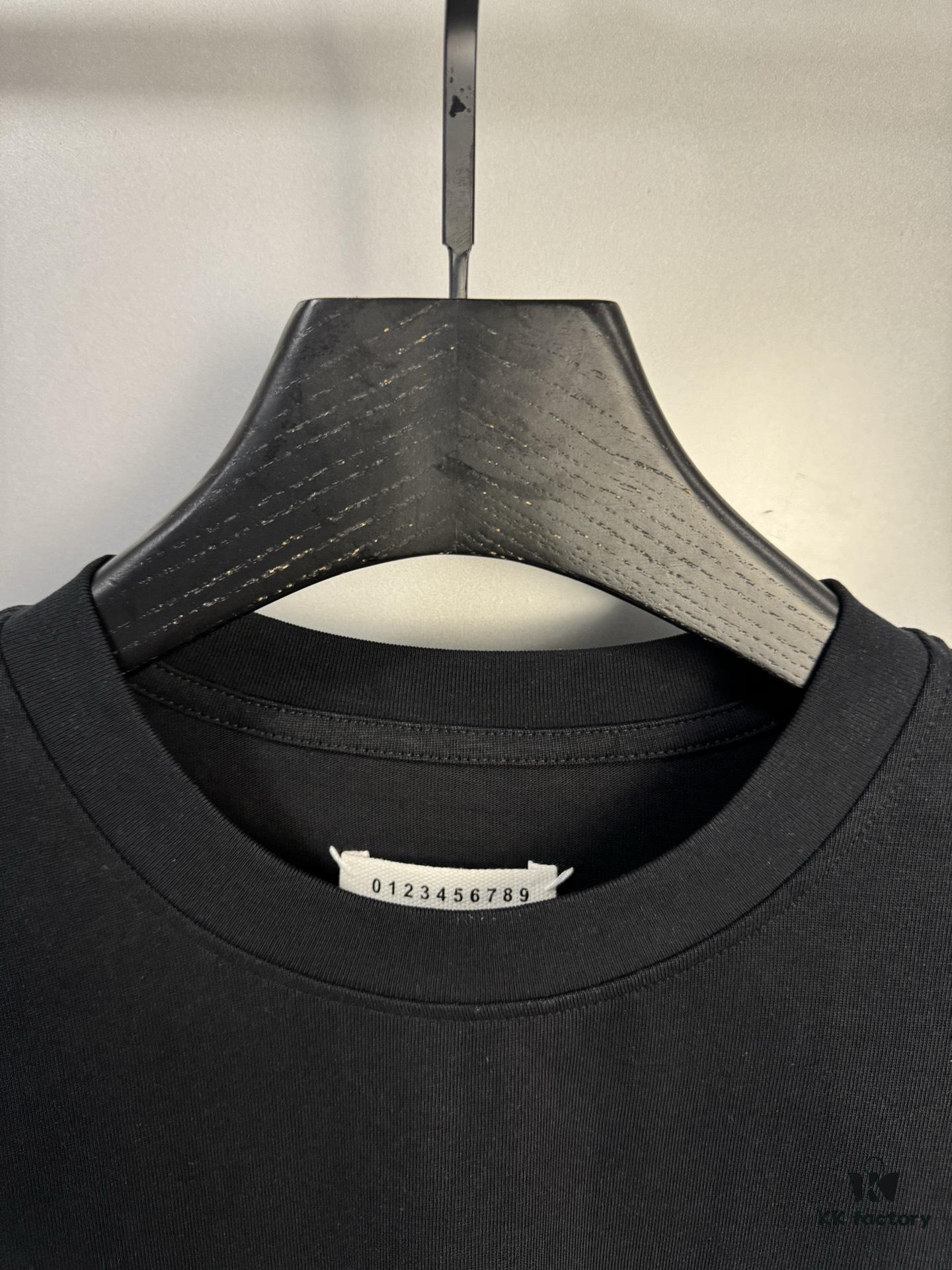 6931a1f5ccd8ab3d7af96086 High-End Maison Margiela Embroidered Chest and Back Calendar Loop 6 Short Sleeve T-Shirt