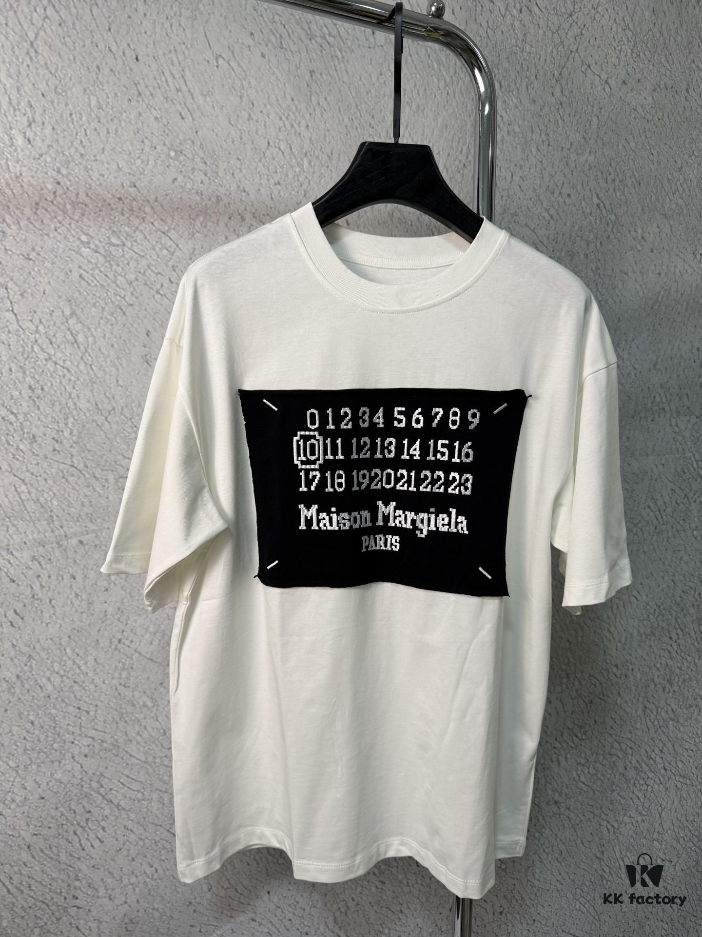 6931a1f8ccd8ab3d7af960bc High-End Maison Margiela 2024 Embroidered Number Patch Calendar Short Sleeve T-Shirt