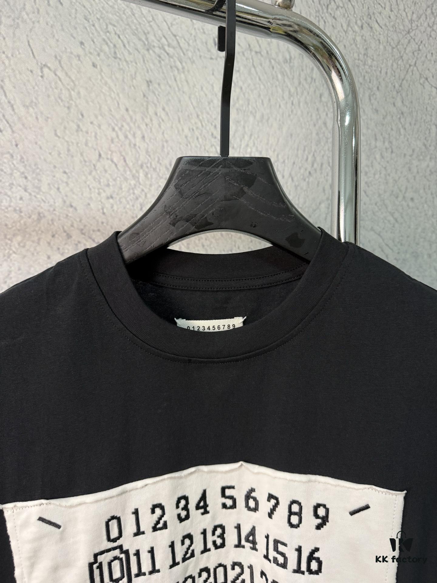6931a1f9ccd8ab3d7af960c5 High-Version Maison Margiela 24 Digital Patch Calendar Embroidered Short Sleeve T-Shirt