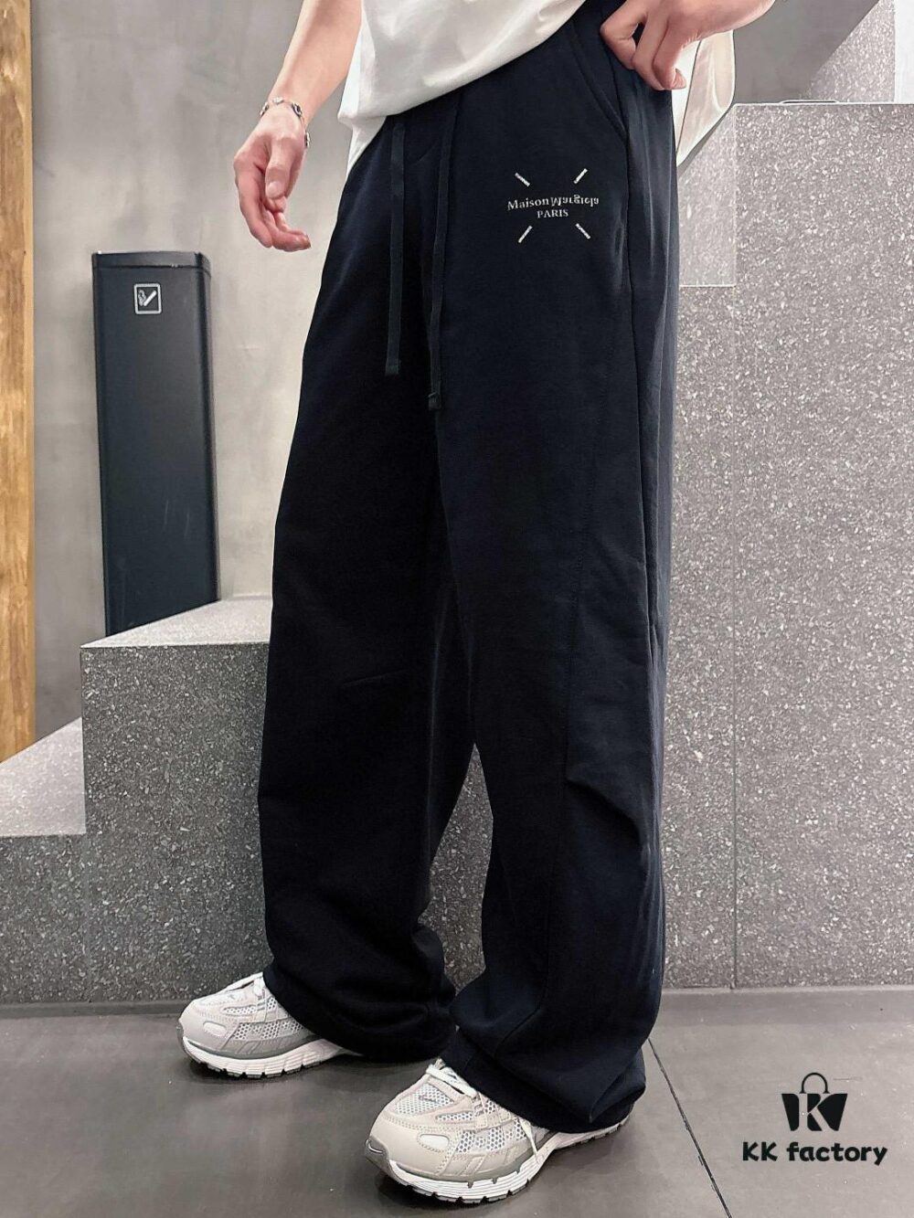 6931a1fdccd8ab3d7af9611c New Maison Margiela 2025 Spring/Summer New Arrival Casual Pants! Brand Classic Logo Casual Trousers, Custom Fabric, Excellent Comfort, Highly Recognizable Texture and Premium Craftsmanship