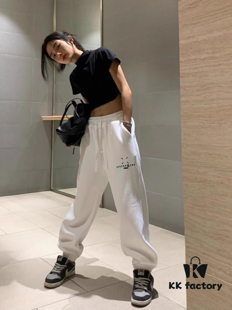6931a1ffccd8ab3d7af9613a Maison Margiela 24FW Spring and Autumn New Classic Number Logo Pocket Four-Point Embroidered Cuffed Casual Pants Unisex