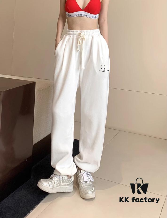6931a1ffccd8ab3d7af9613b Maison Margiela 24FW Spring and Autumn New Classic Number Logo Pocket Four-Point Embroidered Cuffed Casual Pants Unisex