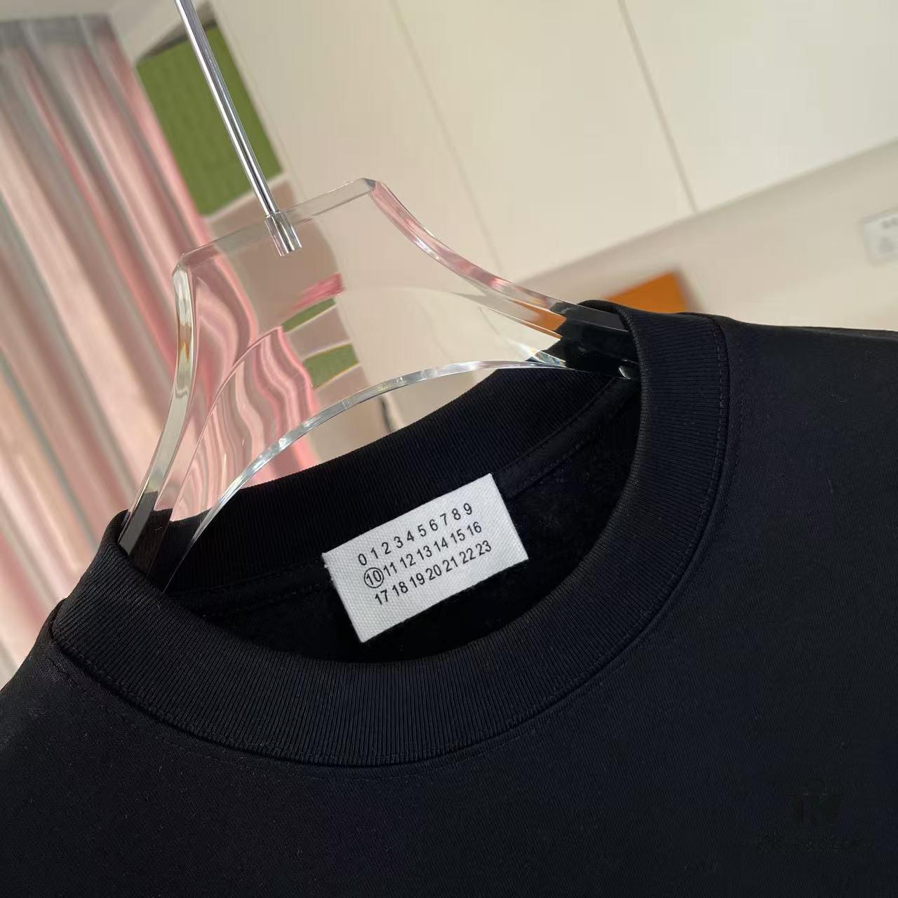 6931a200ccd8ab3d7af9614c MM6 Maison Margiela 2025 Summer New Arrival Statement Logo Print Custom 300g Fabric Short Sleeve T-Shirt Unisex