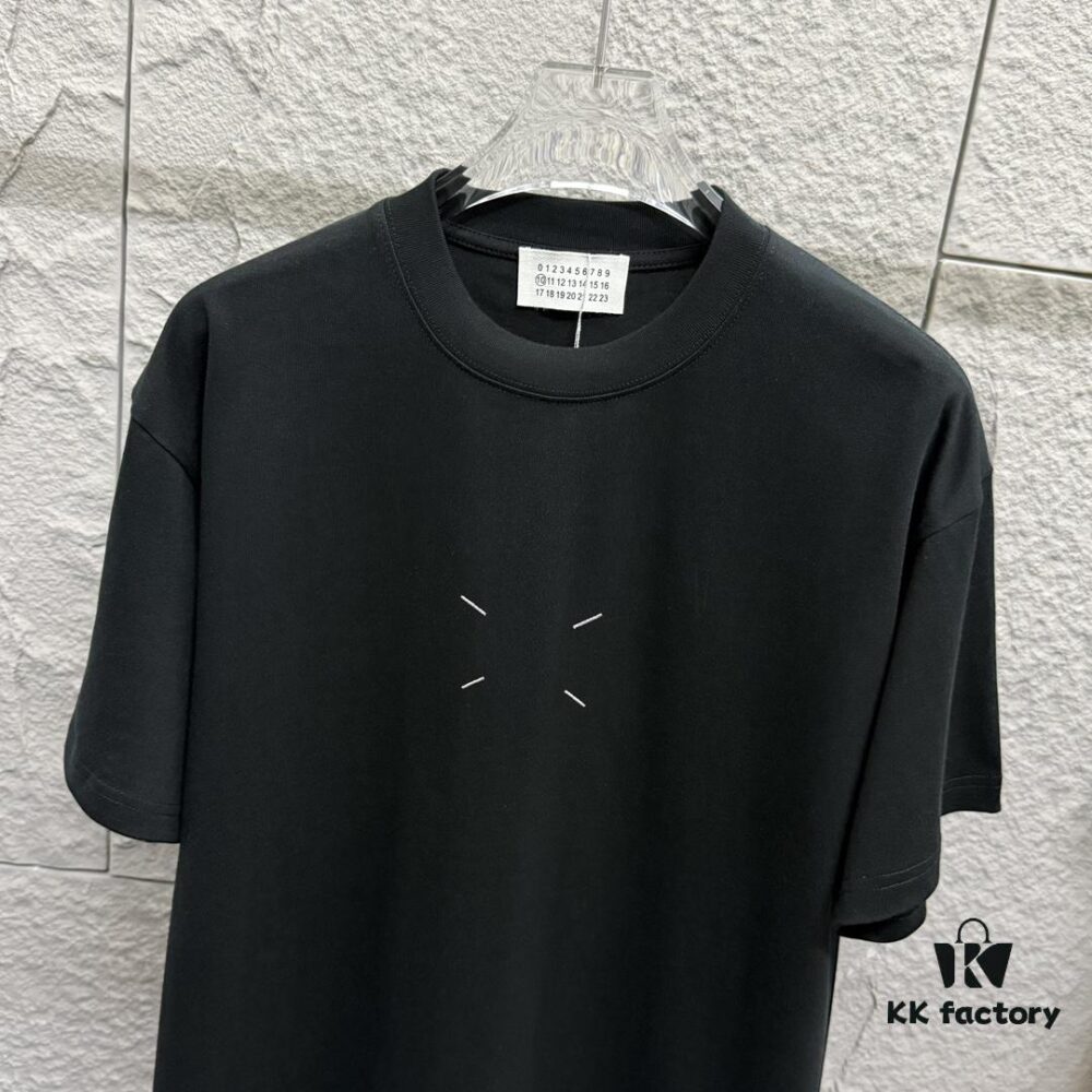 6931a20dccd8ab3d7af961eb MM6 Maison Margiela 2025 Spring/Summer New Arrival Chest Embroidered Four-Stripe Short-Sleeve T-Shirt Custom Double-Gauze Plain-Woven 100% Cotton 300 Fabric Unisex