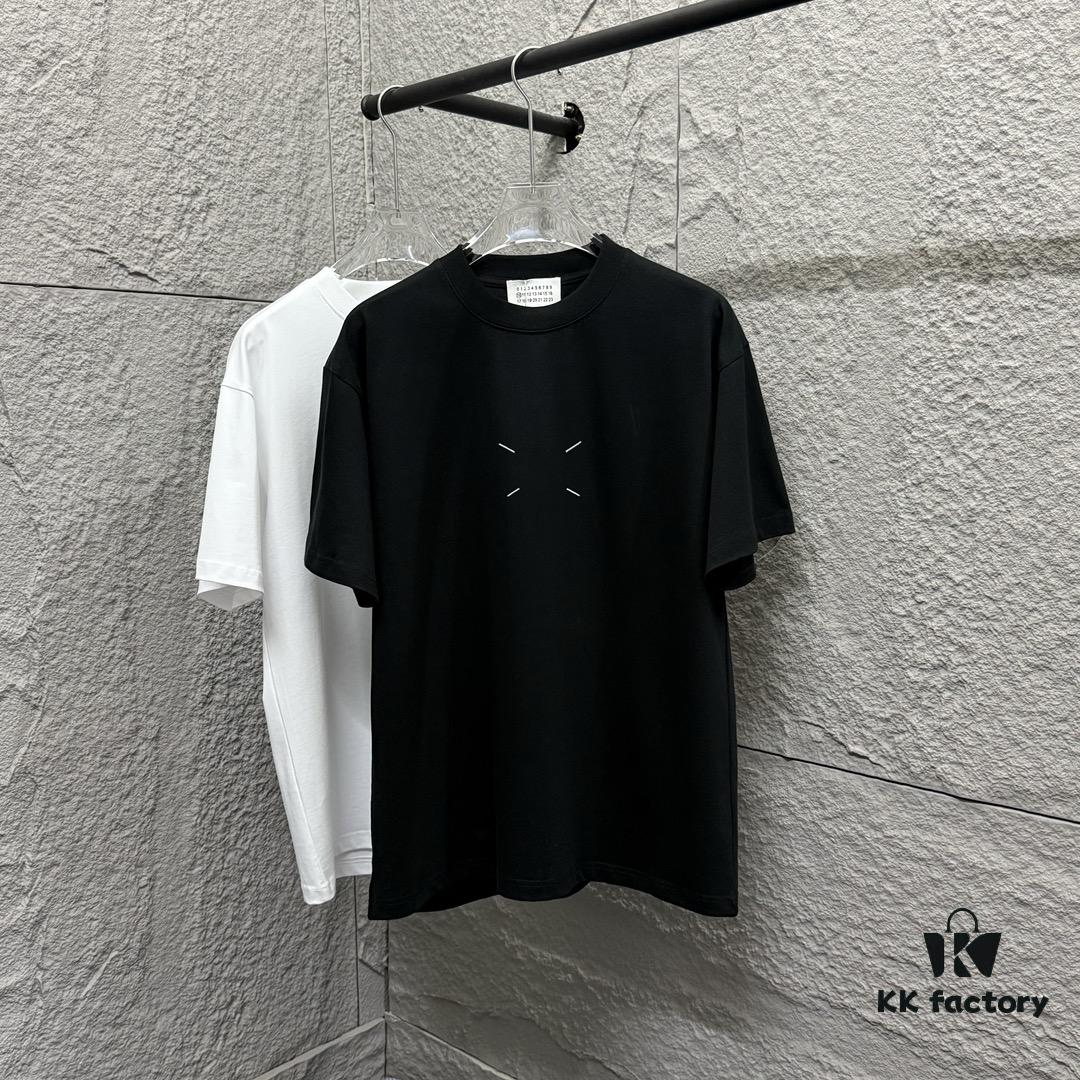 6931a20dccd8ab3d7af961ec MM6 Maison Margiela 2025 Spring/Summer New Arrival Chest Embroidered Four-Stripe Short-Sleeve T-Shirt Custom Double-Gauze Plain-Woven 100% Cotton 300 Fabric Unisex
