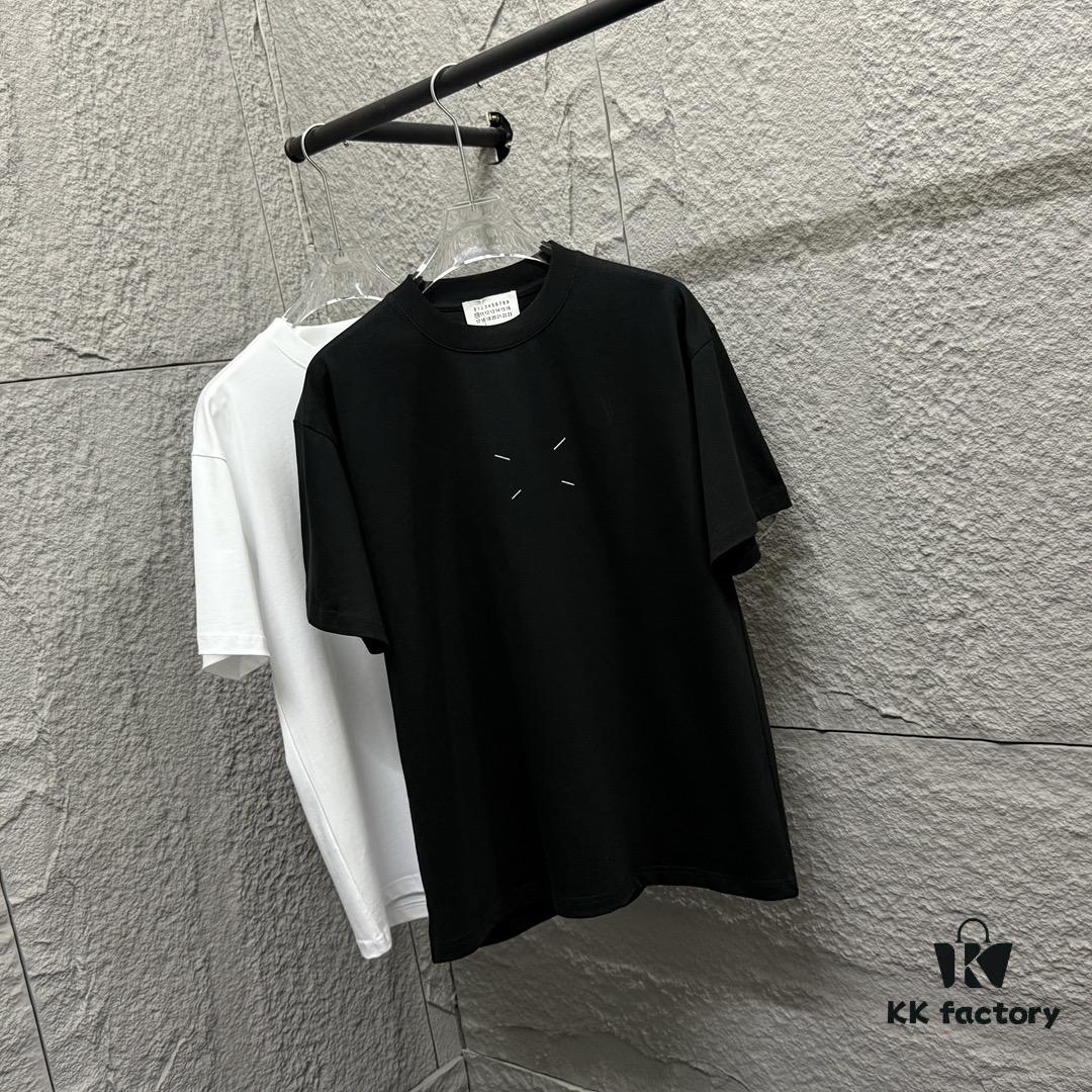 6931a20dccd8ab3d7af961ed MM6 Maison Margiela 2025 Spring/Summer New Arrival Chest Embroidered Four-Stripe Short-Sleeve T-Shirt Custom Double-Gauze Plain-Woven 100% Cotton 300 Fabric Unisex