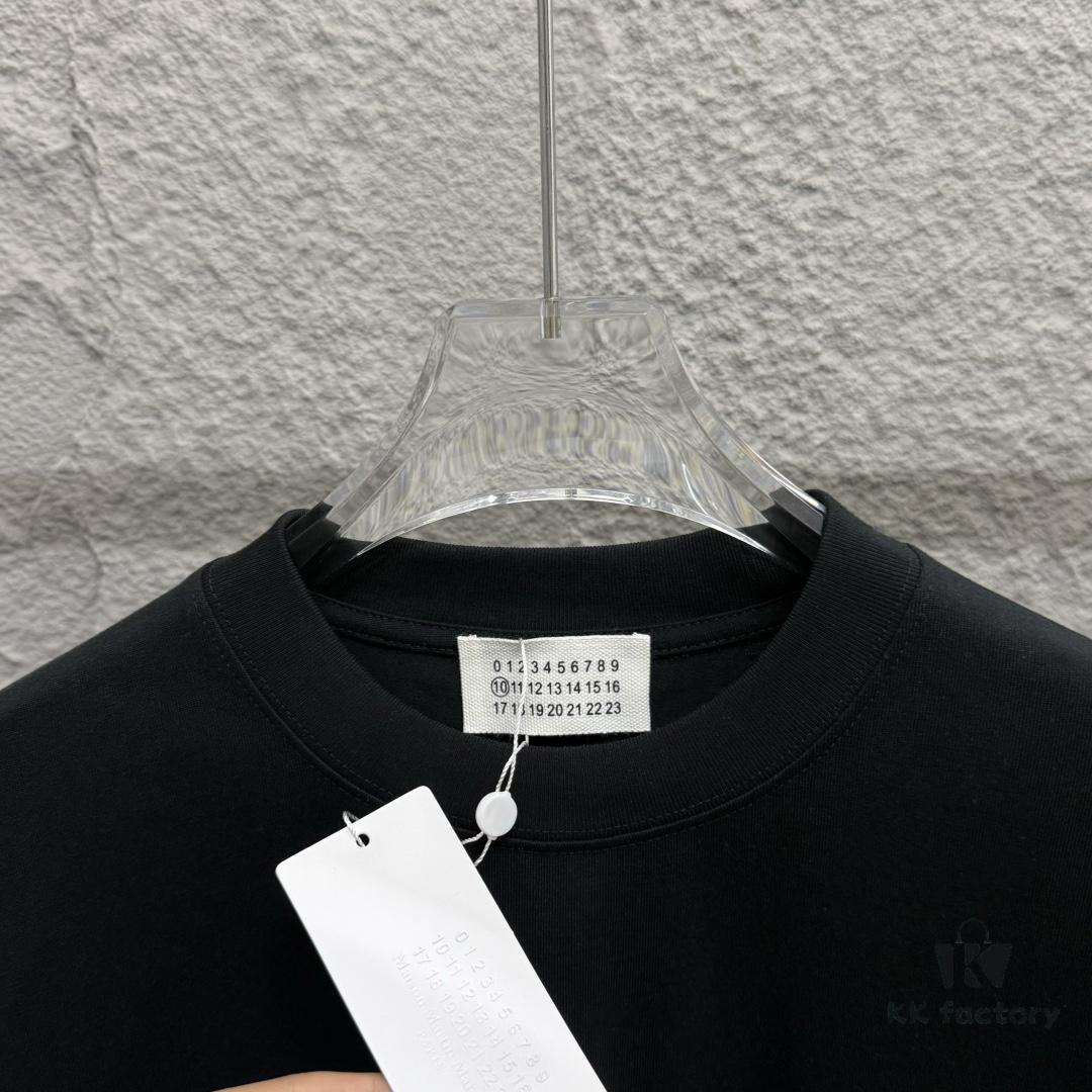 6931a20dccd8ab3d7af961ef MM6 Maison Margiela 2025 Spring/Summer New Arrival Chest Embroidered Four-Stripe Short-Sleeve T-Shirt Custom Double-Gauze Plain-Woven 100% Cotton 300 Fabric Unisex