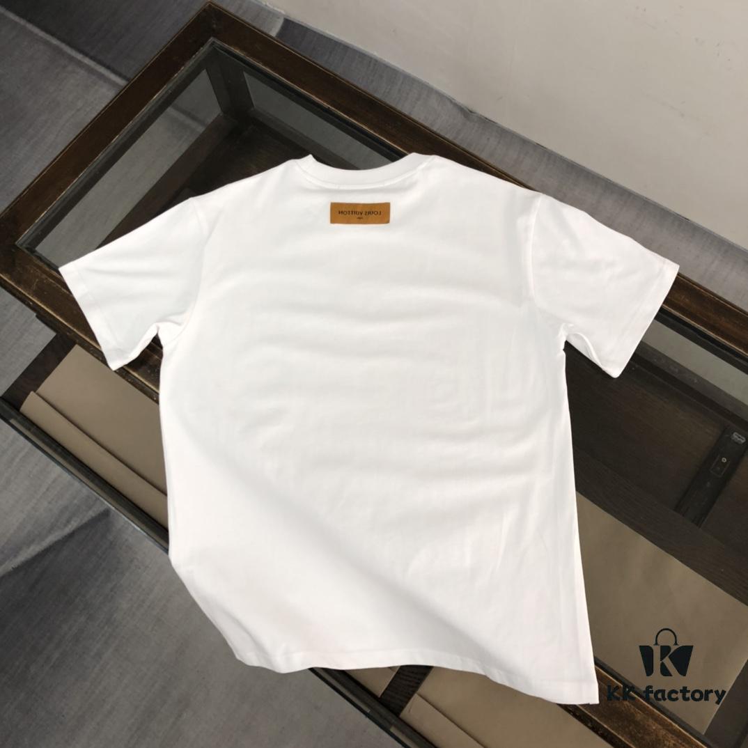 6931a226ccd8ab3d7af963cd Moncler 25SS Summer New Arrival Round Neck Short-Sleeve T-Shirt! 270g Heavyweight Premium Cotton Fabric with Perfect Texture and Feel, Slim Fit Design Clean and Sharp, Exquisite Stitching, Stylish and Breathable, Flattering Silhouette, Effortlessly Worn by All Ages – Essential Wardrobe Staple for Men
