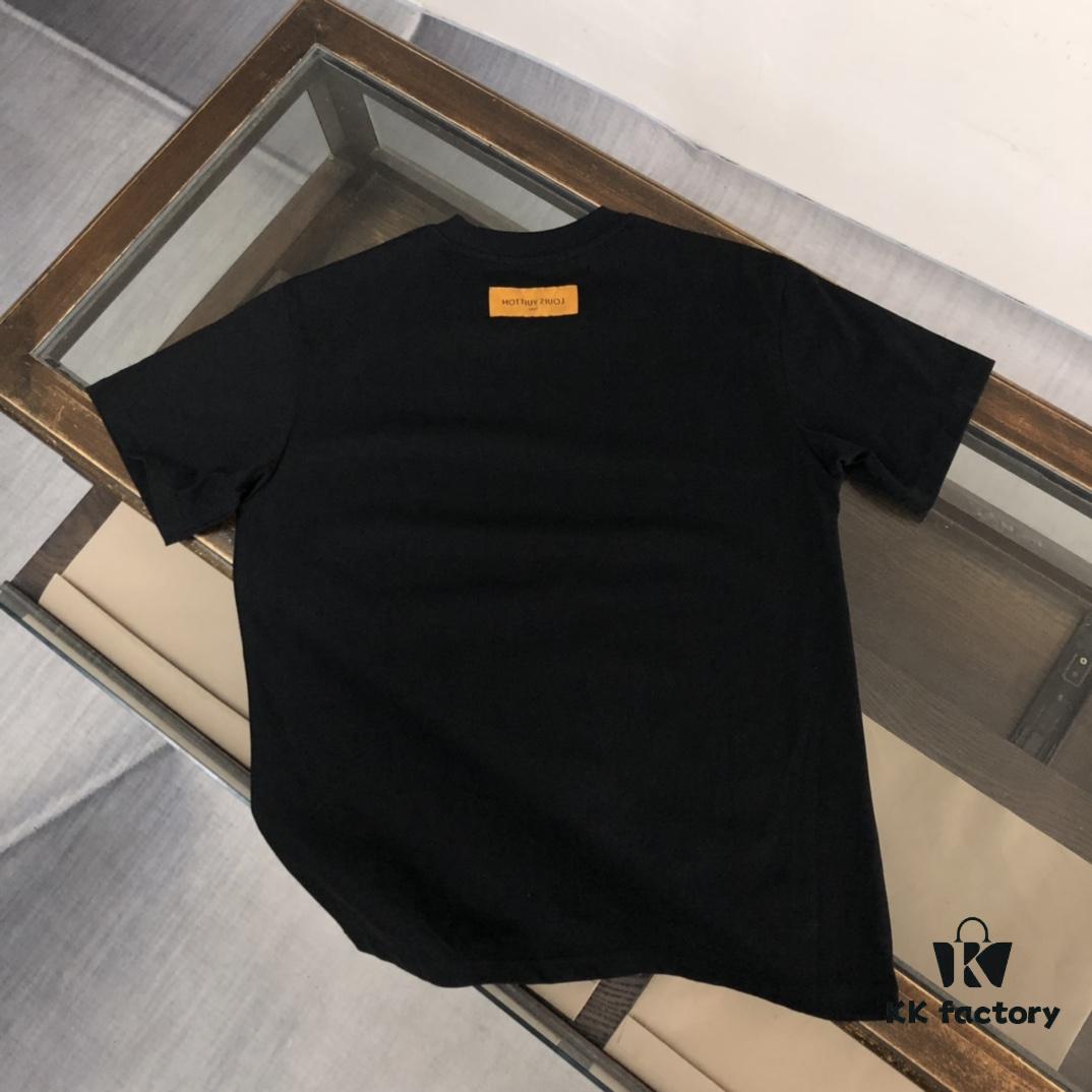 Moncler 25SS Summer New Arrival Round Neck Short-Sleeve T-Shirt, 270g Heavyweight Premium Cotton Fabric with Excellent Hand Feel and Texture, Slim Tailored Design, Clean and Sharp Cut, Superb Craftsmanship, Highly Breathable, Stylish and Versatile for All Ages – Essential Wardrobe Staple for Men
