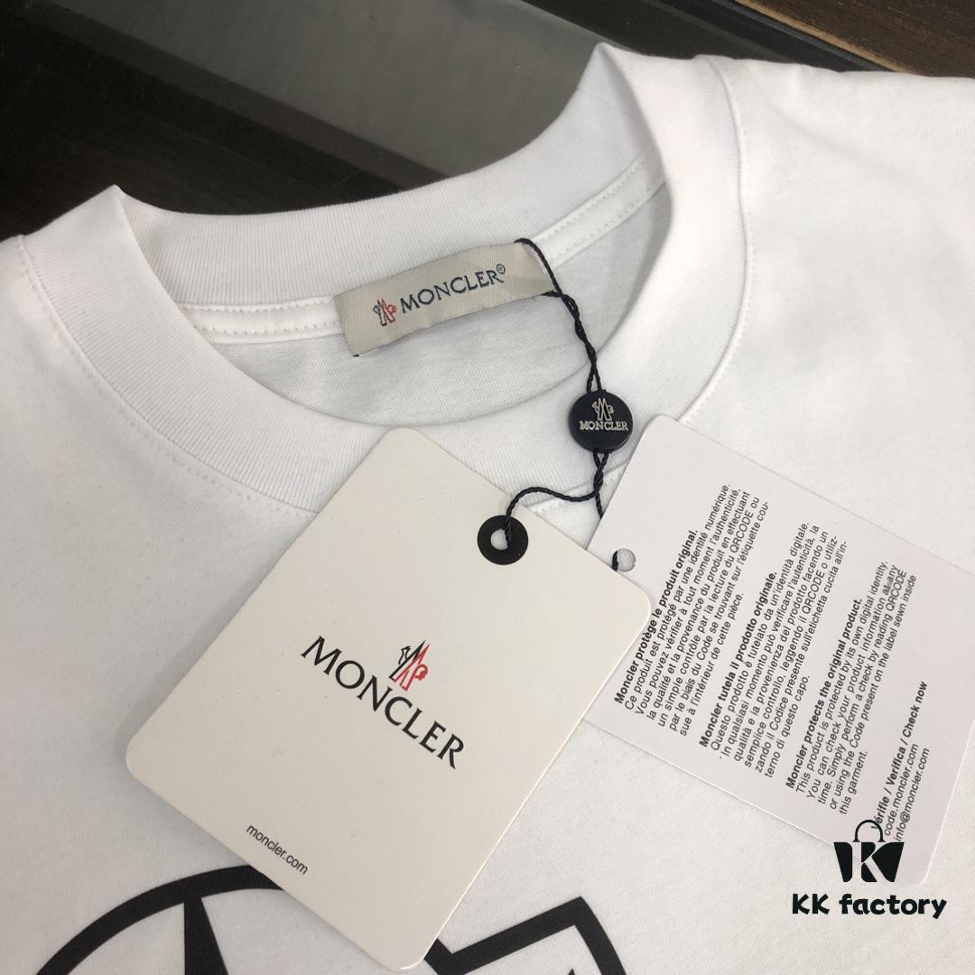 6931a226ccd8ab3d7af963d9 Moncler 25SS Summer New Round Neck Short Sleeve T-Shirt! 270g Heavyweight Premium Pure Cotton Fabric with Perfect Hand Feel and Texture! Slim Fit Tailored Design, Clean and Sharp! Stylish and Attractive! Exquisitely Stitched! Excellent Silhouette! Highly Breathable! Suitable for All Age Groups, an Essential Wardrobe Staple for Men.