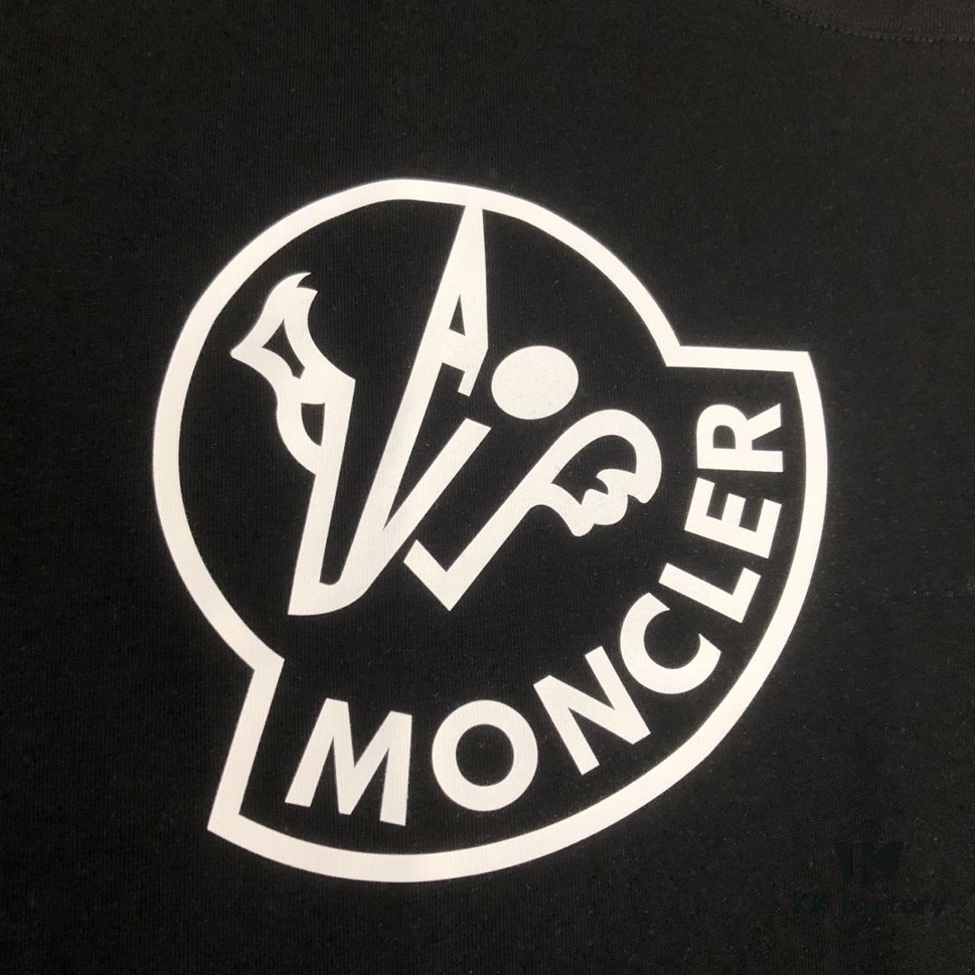 6931a227ccd8ab3d7af963e1 Moncler Summer New Round Neck Short Sleeve T-Shirt 25SS! 270g Heavyweight Premium Cotton Fabric with Perfect Texture and Hand Feel! Slim Fit Tailored Design, Clean and Sharp! Exquisite Stitching and Craftsmanship! Excellent Silhouette and Outstanding Breathability! Fashionable and Versatile for All Ages – an Essential Wardrobe Staple for Men.