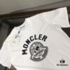 6931a228ccd8ab3d7af963f5 Moncler 25SS Summer New Arrival Round Neck Short-Sleeve T-Shirt! 270g Heavyweight Premium Cotton Fabric with Perfect Texture and Feel, Slim Fit Tailoring Design Clean and Sharp, Exquisite Stitching, Excellent Silhouette, Highly Breathable, Stylish and Versatile for All Ages – Essential Wardrobe Staple for Men
