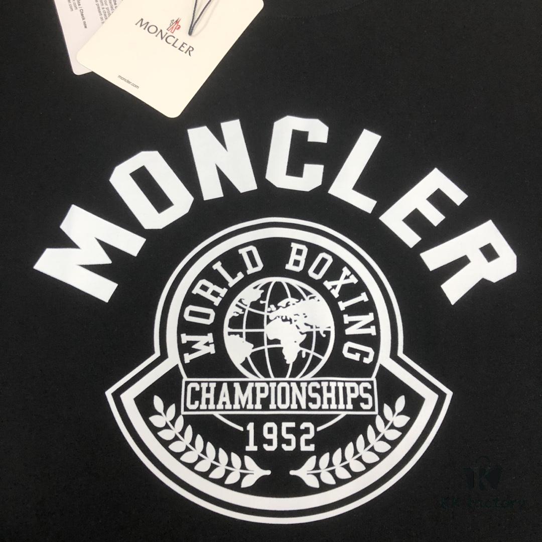 6931a228ccd8ab3d7af963fe Moncler 25SS Summer New Arrival Round Neck Short-Sleeve T-Shirt, 270g Heavyweight Premium Cotton Fabric with Perfect Hand Feel and Texture, Slim Tailored Design, Clean and Sharp Cut, Exquisitely Stitched, Excellent Fit and Superior Breathability, Stylish and Versatile for All Ages – A Must-Have Wardrobe Essential for Men